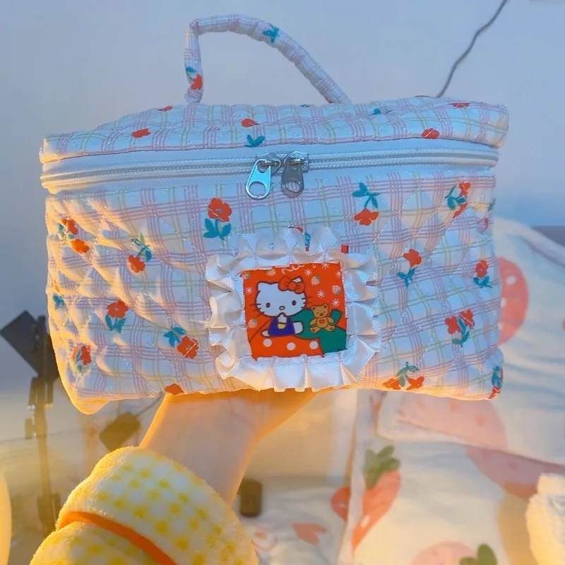 Косметичка Kawaii Hello Kitty, портативная дорожная сумка, аниме, для девушек, вместительная сумка для хранения средств по уходу за кожей, Портативная сумка для туалетных принадлежностей
Косметичка Kawaii Hello Kitty, портативная дорожная сумка, аниме, для девушек, вместительная сумка для хранения средств по уходу за кожей, Портативная сумка для туалетных принадлежностей