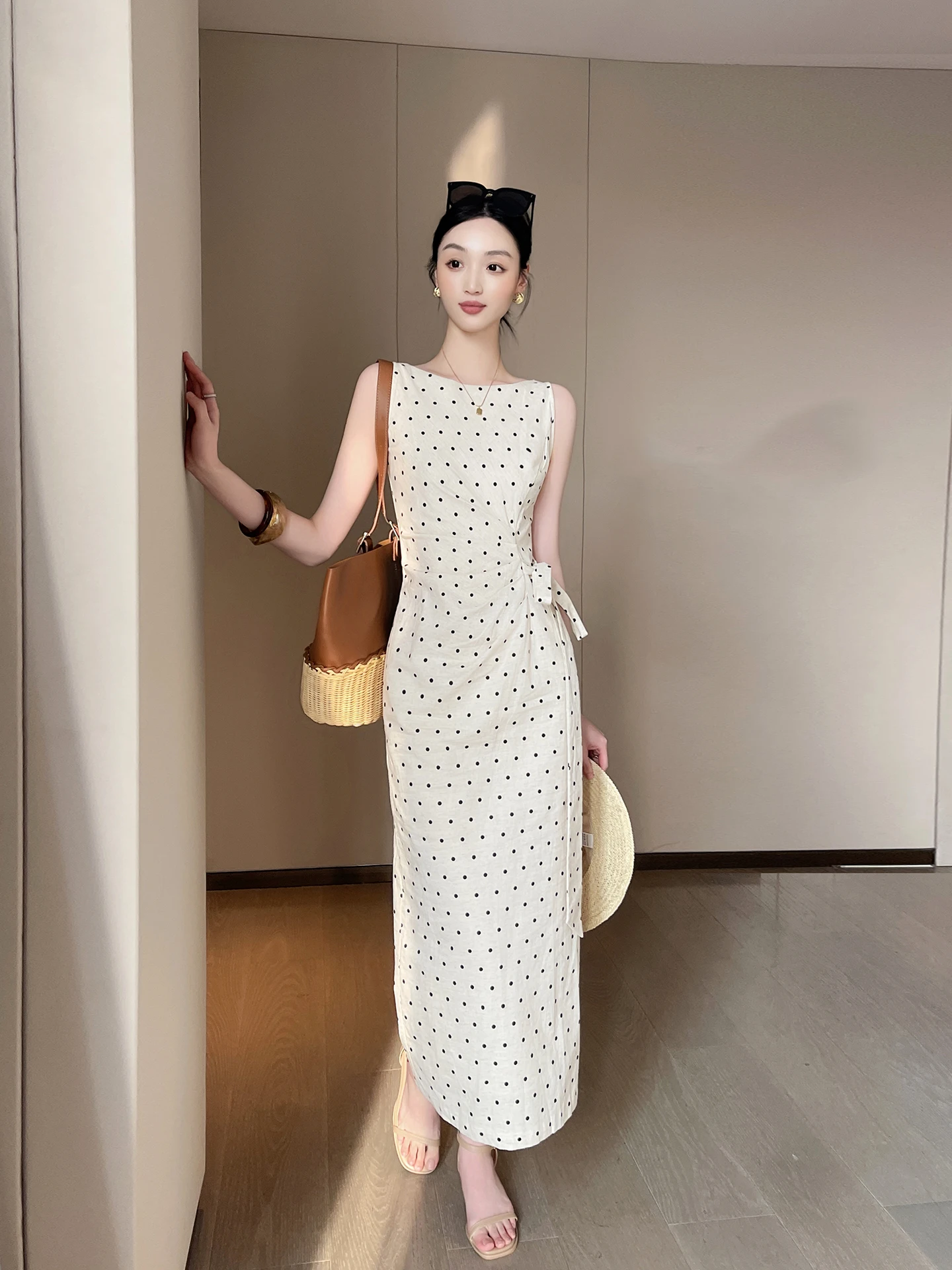 Summer 2026 Women's Polka Dot Sleeveless Vest Dress Pinkeenstudio H-Shape Gown Side Waist Cinched Pleated Skirt Commute Style
Summer 2026 Women's Polka Dot Sleeveless Vest Dress Pinkeenstudio H-Shape Gown Side Waist Cinched Pleated Skirt Commute Style