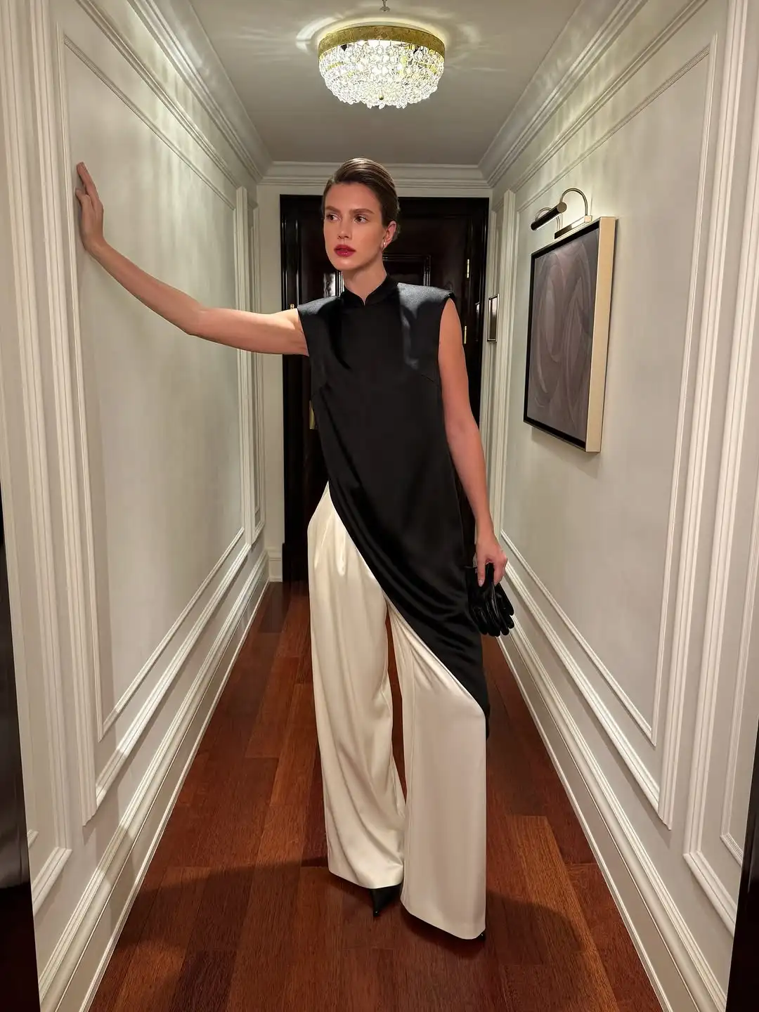 Stand Up Collar Irregular Hem Top Chic Women Fashionable Black Satin Sleeveless Loose Vest 2026 Lady New Street Daily Tops
Stand Up Collar Irregular Hem Top Chic Women Fashionable Black Satin Sleeveless Loose Vest 2026 Lady New Street Daily Tops