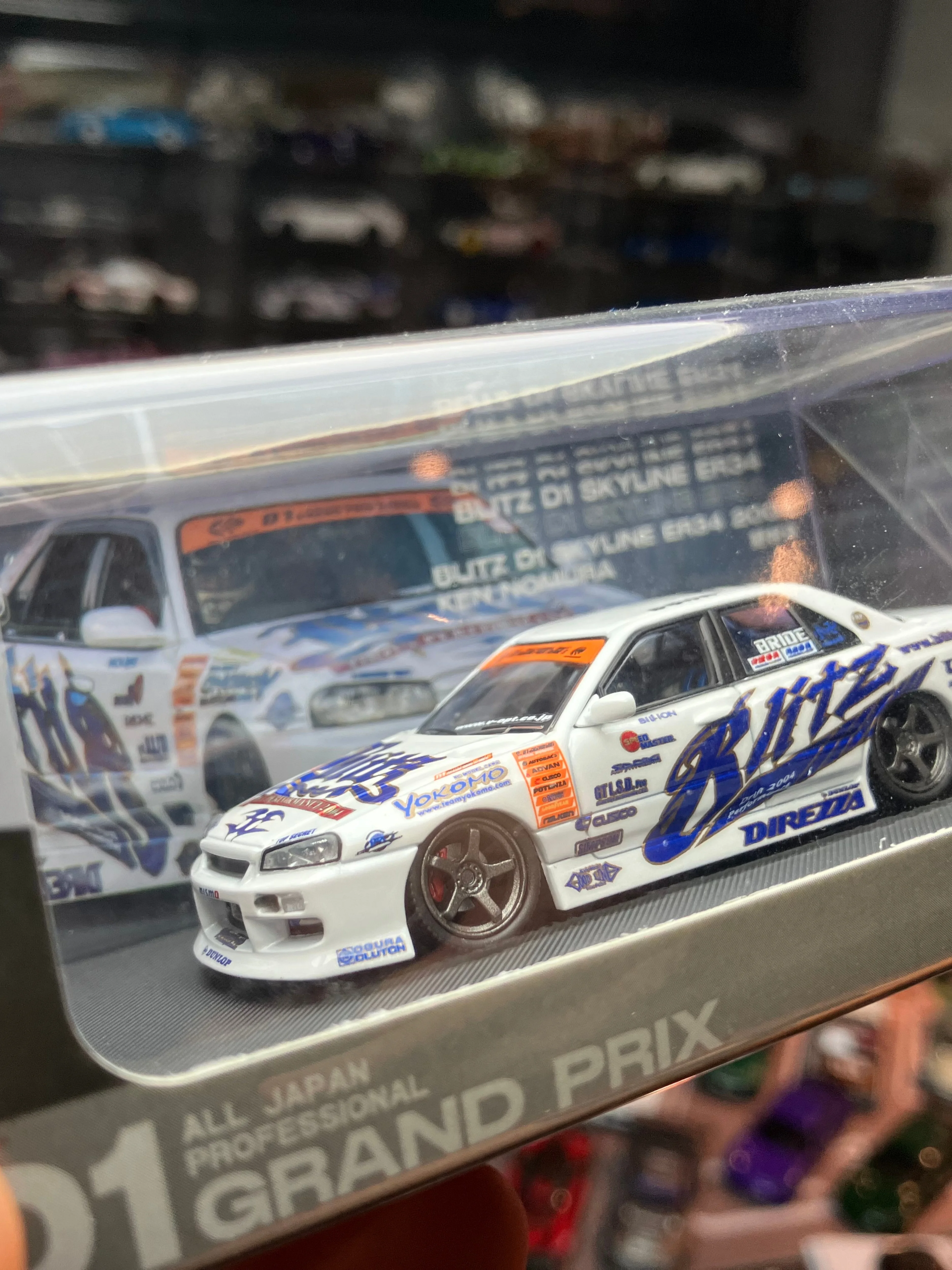 Mortal 1:64 Skyline ER34 GT-R BlitzD1 Grand Prix Livery Diecast Model Car Collection Limited Edition Alloy
Mortal 1:64 Skyline ER34 GT-R BlitzD1 Grand Prix Livery Diecast Model Car Collection Limited Edition Alloy