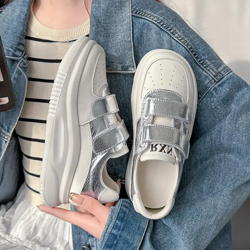 Women's Thick Bottom Sneakers Stripe Casual Style round Head Flat Heel Rubber Outsole Leather Lined Shoes Magic Tape Design
Women's Thick Bottom Sneakers Stripe Casual Style round Head Flat Heel Rubber Outsole Leather Lined Shoes Magic Tape Design