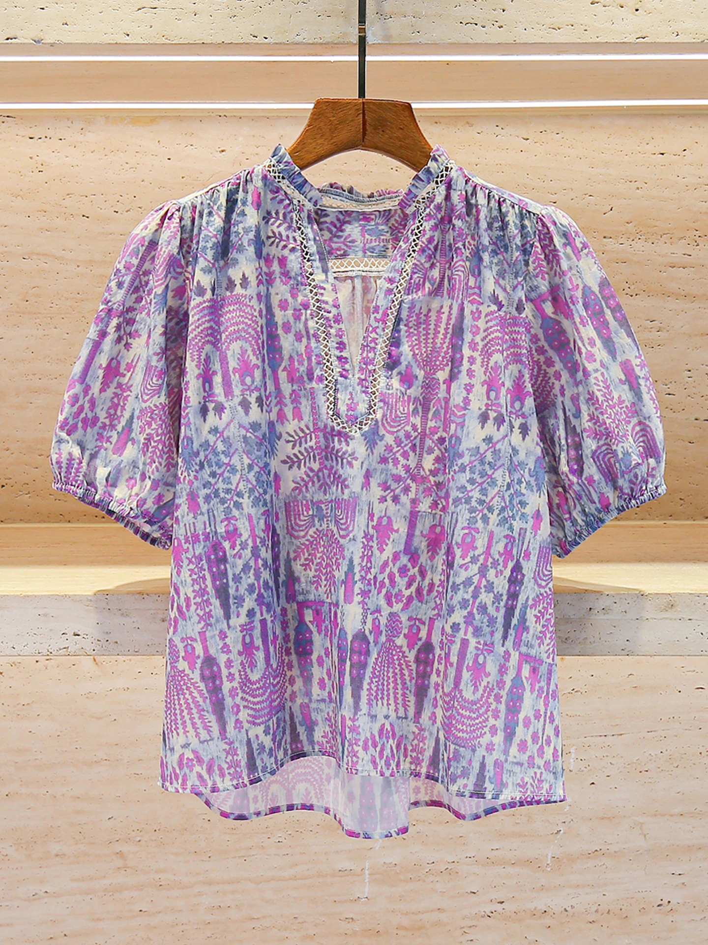 High-End Summer 2025 Women's V-Ne Floral Print irt Ethnic Sle Top Comfortable Loose Fit ort Sve Chinese Production
High-End Summer 2025 Women's V-Ne Floral Print irt Ethnic Sle Top Comfortable Loose Fit ort Sve Chinese Production