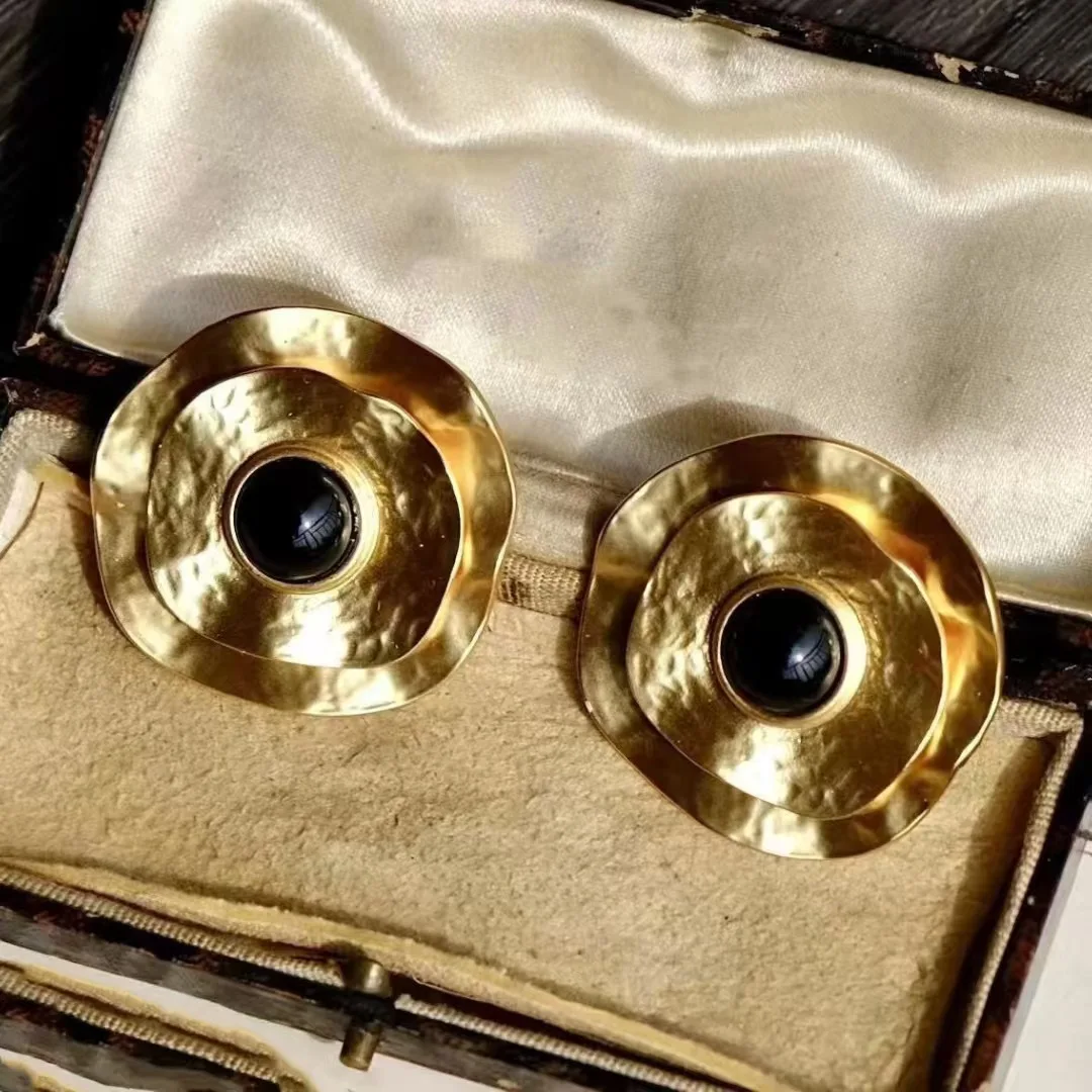 2025 New18K Gold Plated Hammered Disc Black Stone Hoop Earring Gold Tone Natural Agate Round Ear Stud French Style Women Jewelry
2025 New18K Gold Plated Hammered Disc Black Stone Hoop Earring Gold Tone Natural Agate Round Ear Stud French Style Women Jewelry