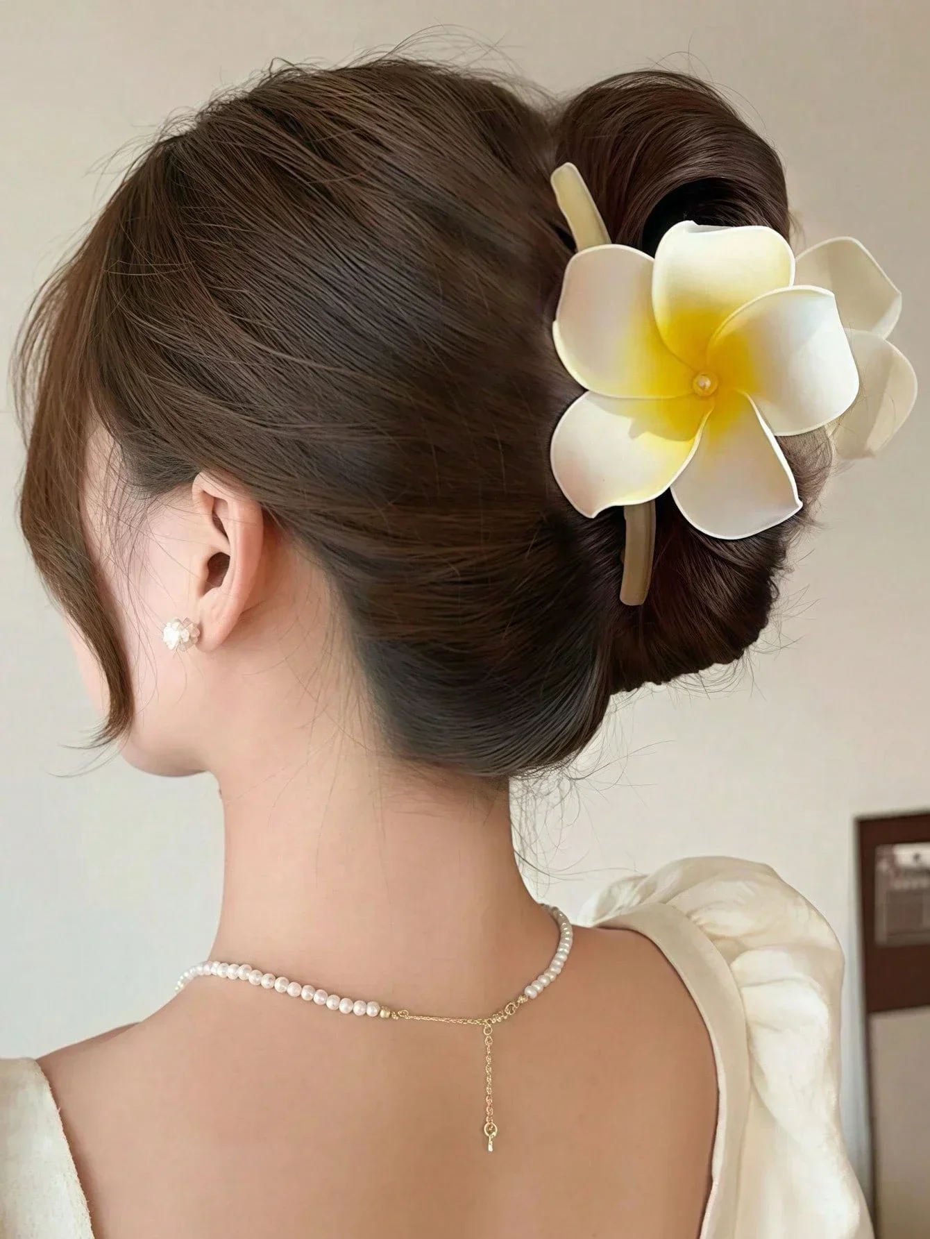 Plastic Large Plumeria Hair Claw Clip For Women Elegant Floral Bun Maker Beach Holiday Casual Accessory
Plastic Large Plumeria Hair Claw Clip For Women Elegant Floral Bun Maker Beach Holiday Casual Accessory