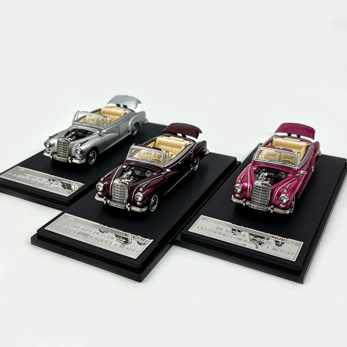 Mortal 1:64 Mercedes-Benz 300D Convertible Vintage vintage car with an open lid alloy car model
Mortal 1:64 Mercedes-Benz 300D Convertible Vintage vintage car with an open lid alloy car model