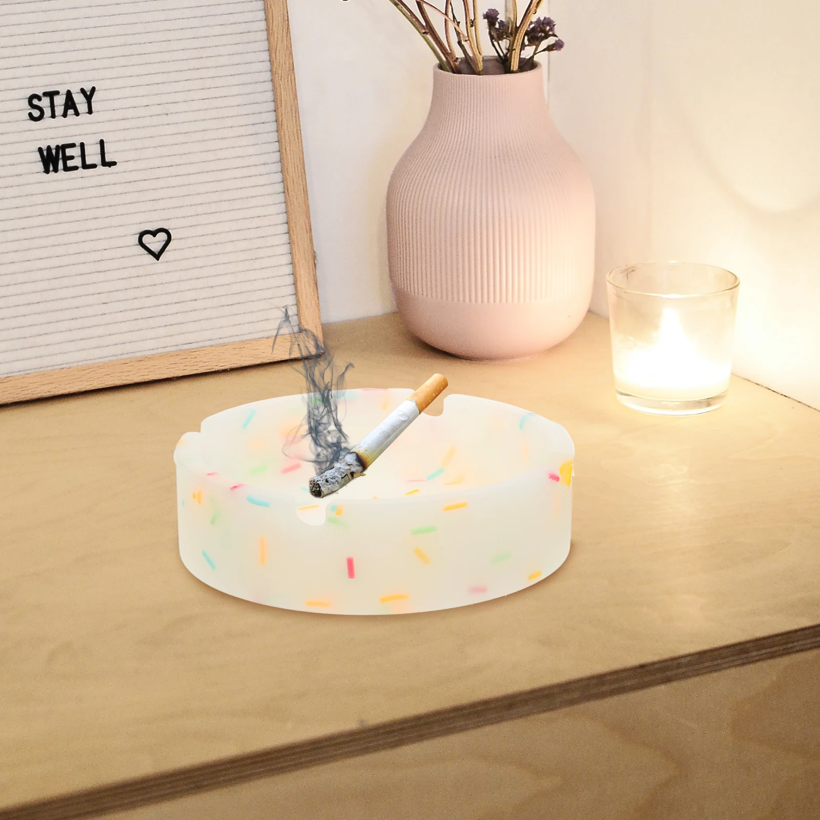 2pcs Night Glow Ashtray Round Colored Silicone Soot Dish Large Capacity For Home Desktop Decor Living Room Table Use 
2pcs Night Glow Ashtray Round Colored Silicone Soot Dish Large Capacity For Home Desktop Decor Living Room Table Use