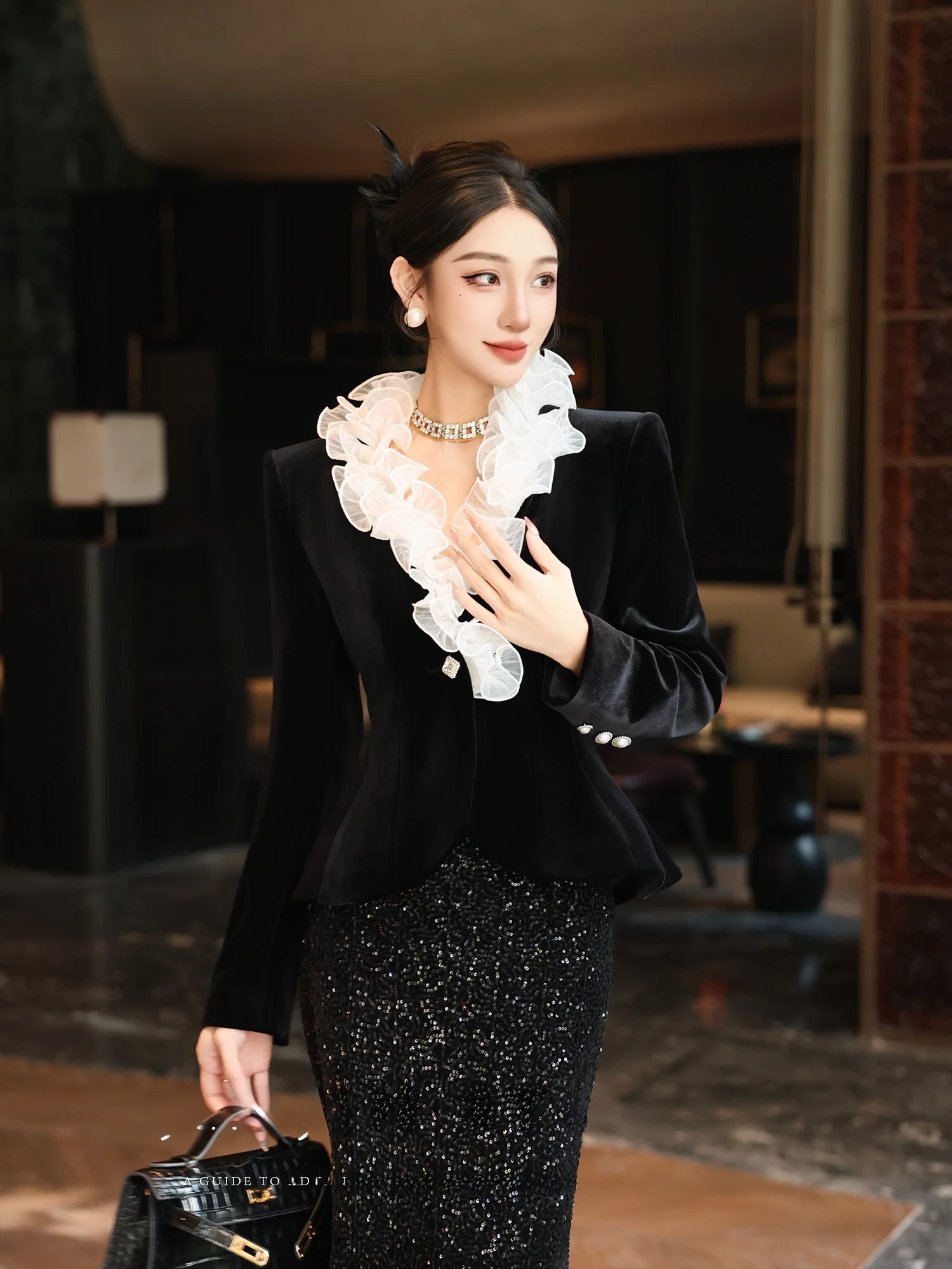 Оригинальная женская модная верхняя одежда MD Velvet ort Jaet 2025: зимняя, с хлопковой подкладкой, в стиле пэчворк, класса люкс, французский шик
Оригинальная женская модная верхняя одежда MD Velvet ort Jaet 2025: зимняя, с хлопковой подкладкой, в стиле пэчворк, класса люкс, французский шик