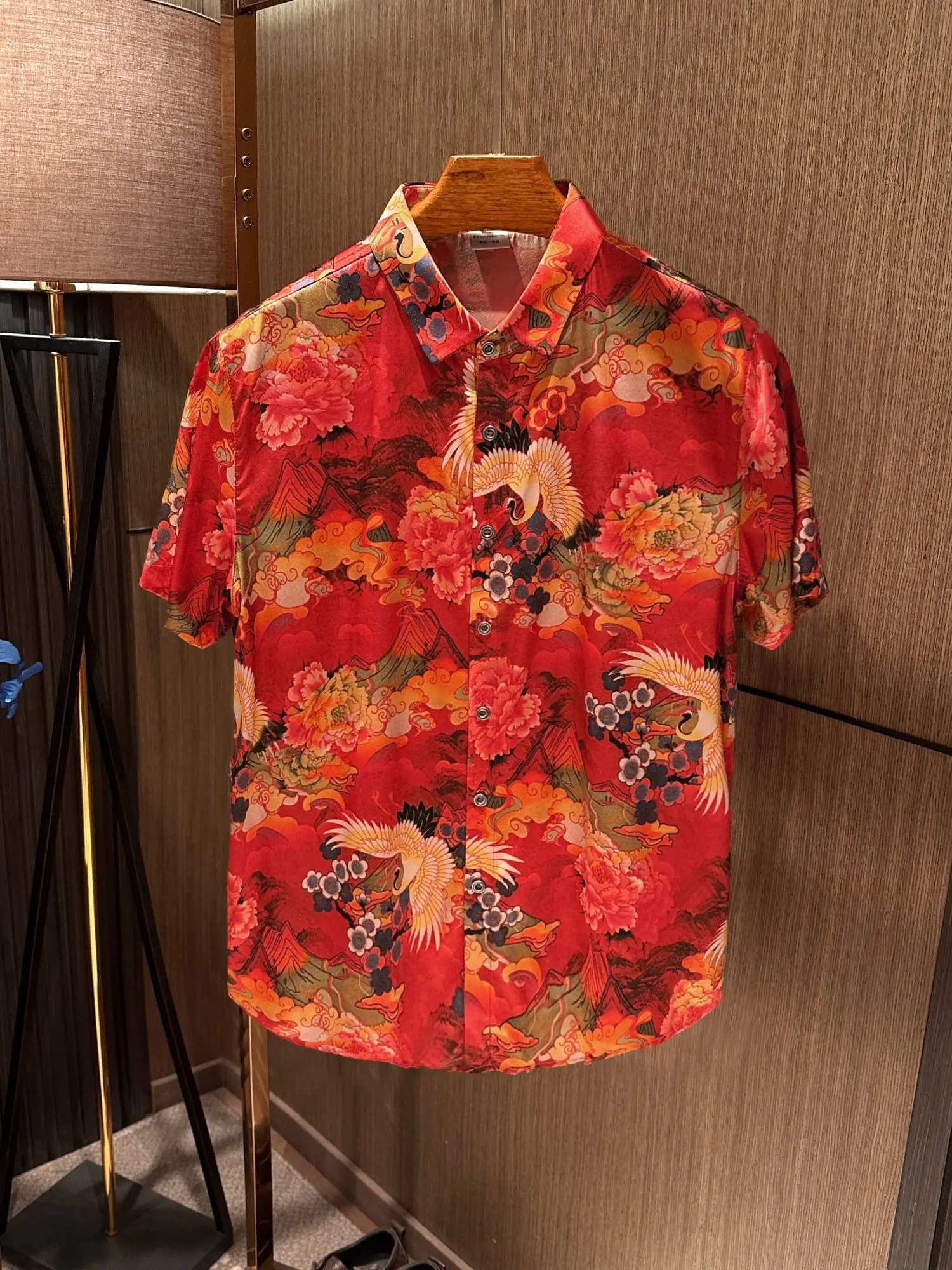High-Quality Silk Floral Shirt Men's Short Sleeve Summer Fashionable Chinese Style Breathable Lightweight Standard Fit
High-Quality Silk Floral Shirt Men's Short Sleeve Summer Fashionable Chinese Style Breathable Lightweight Standard Fit
