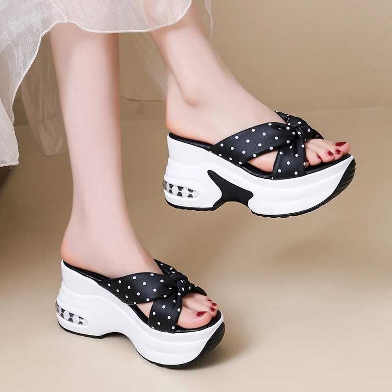 Fashion Cross Strap Wedge Heel Sandals Women Summer Plus Size 42 Chunky Platform Sandles Woman 2026 Heighten Thick Sole Slippers
Fashion Cross Strap Wedge Heel Sandals Women Summer Plus Size 42 Chunky Platform Sandles Woman 2026 Heighten Thick Sole Slippers