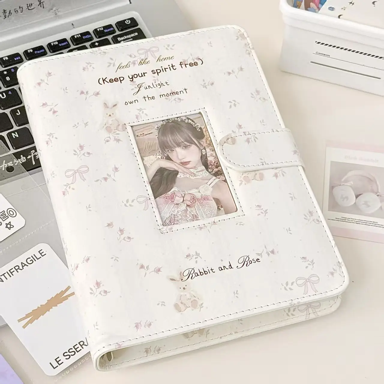 A5 PU Card Binder with Transparent Window Cover Magnetic Buckle 6-Hole 4-Pocket for Photocard Polaroid Notebook Planner Album
A5 PU Card Binder with Transparent Window Cover Magnetic Buckle 6-Hole 4-Pocket for Photocard Polaroid Notebook Planner Album