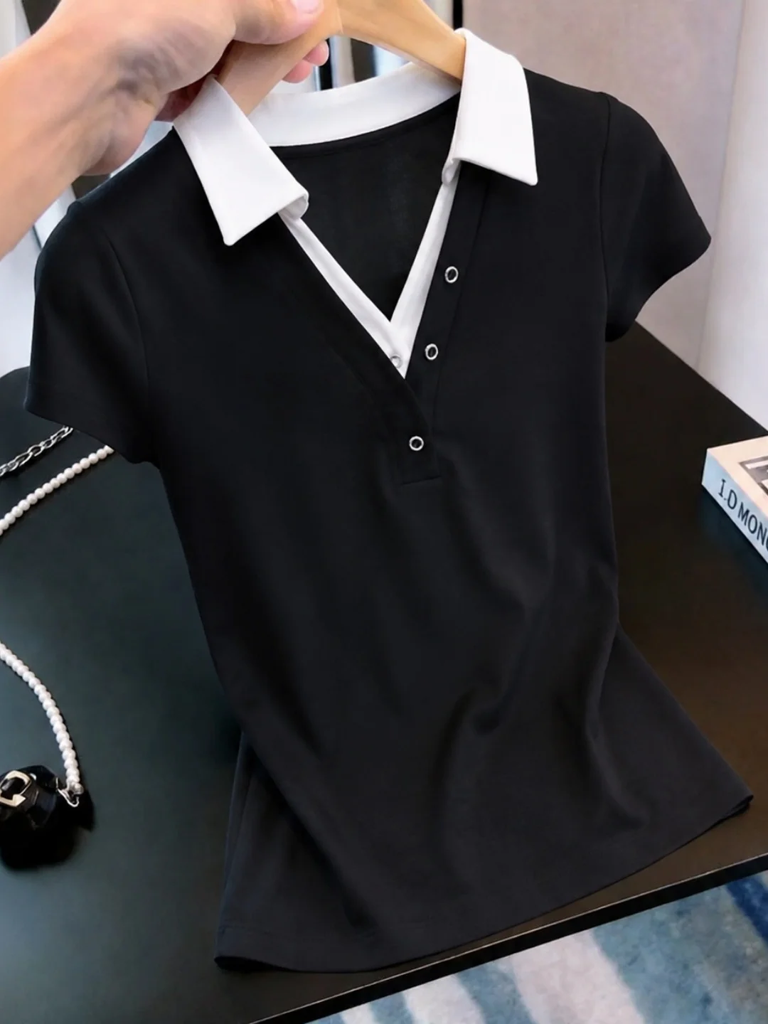 Elegant Collared Short Sleeve T-Shirt Women's Fashionable Contrast Color Design Slimming Top for Summer Straight Cut Style
Elegant Collared Short Sleeve T-Shirt Women's Fashionable Contrast Color Design Slimming Top for Summer Straight Cut Style
