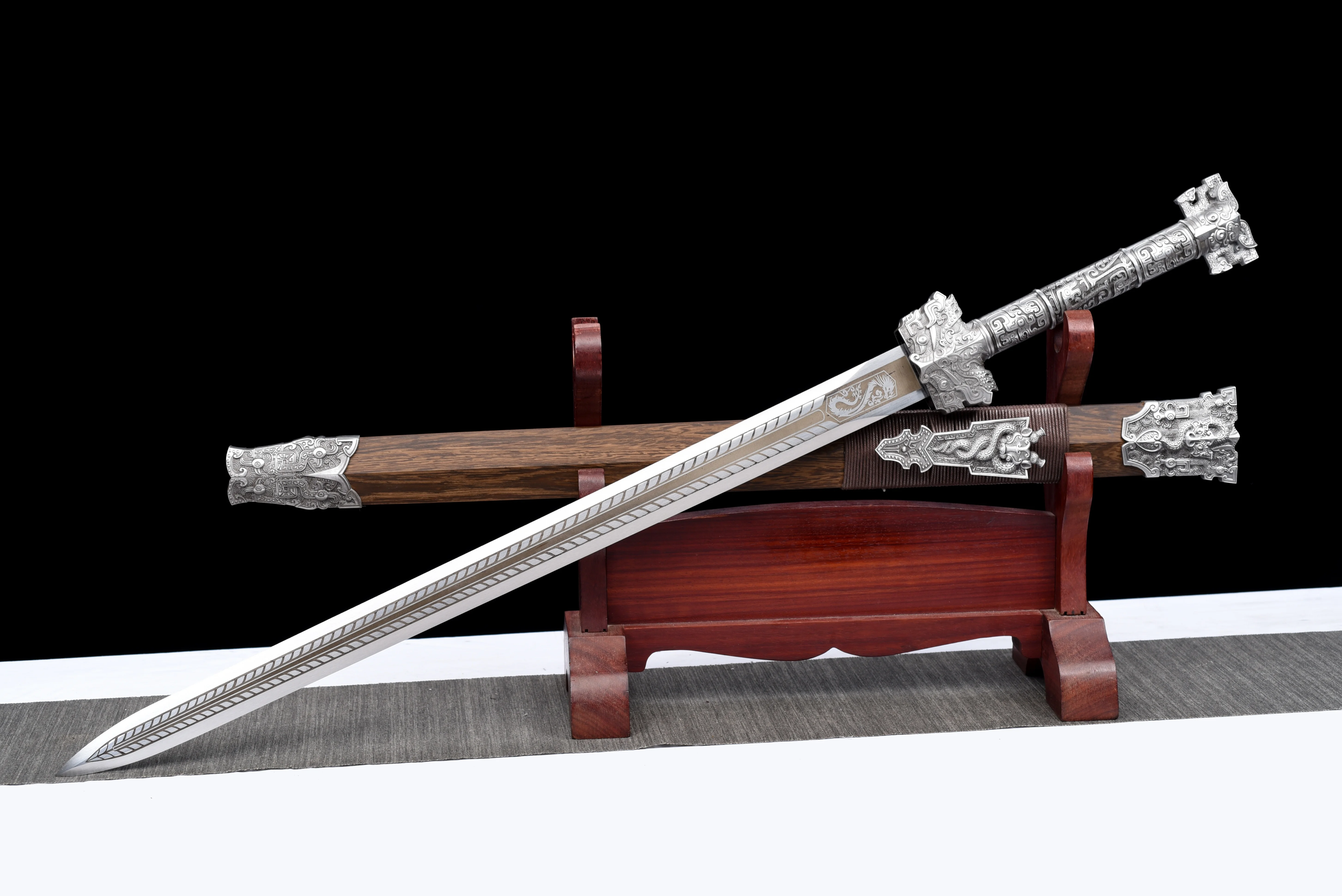 Chinese cosplay battle preparation Sharp samurai sword steel blade katana Ninja martial arts enthusiast collector unforgettable
Chinese cosplay battle preparation Sharp samurai sword steel blade katana Ninja martial arts enthusiast collector unforgettable