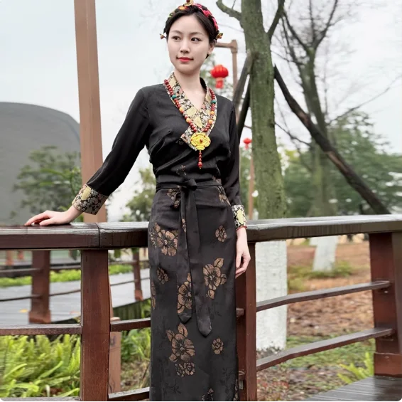 Китайская весенняя тибетская женская юбка с воротником-стойкой Bola Guozhuang, одежда Xizang
Китайская весенняя тибетская женская юбка с воротником-стойкой Bola Guozhuang, одежда Xizang