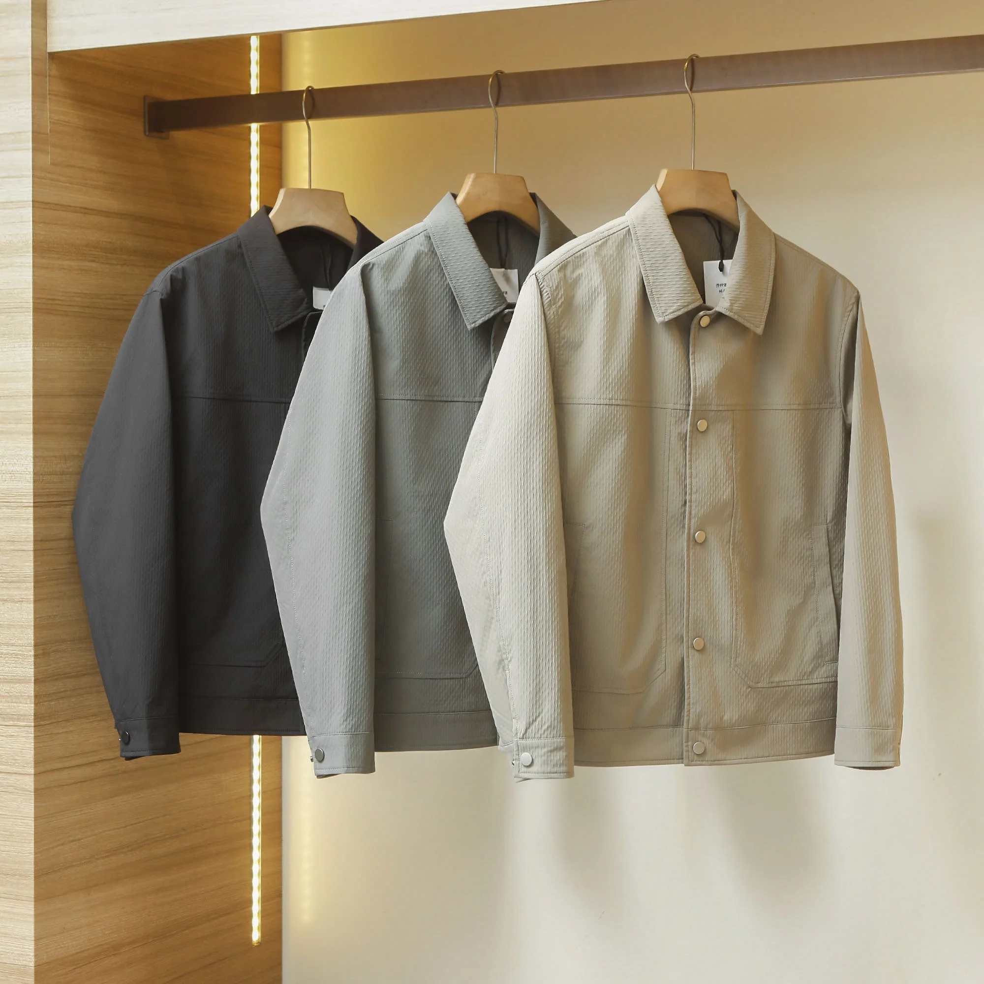 Trade King Men's Textured Fabric Collar Jaet Casual Commute Spring New Arrival Stand Fit Long Sve Button up Coat
Trade King Men's Textured Fabric Collar Jaet Casual Commute Spring New Arrival Stand Fit Long Sve Button up Coat