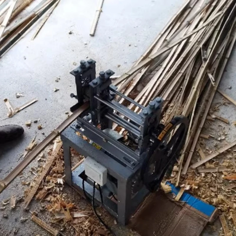 Household bamboo joint cutting and bamboo knot planing small electric bamboo joint removal machine
Household bamboo joint cutting and bamboo knot planing small electric bamboo joint removal machine
