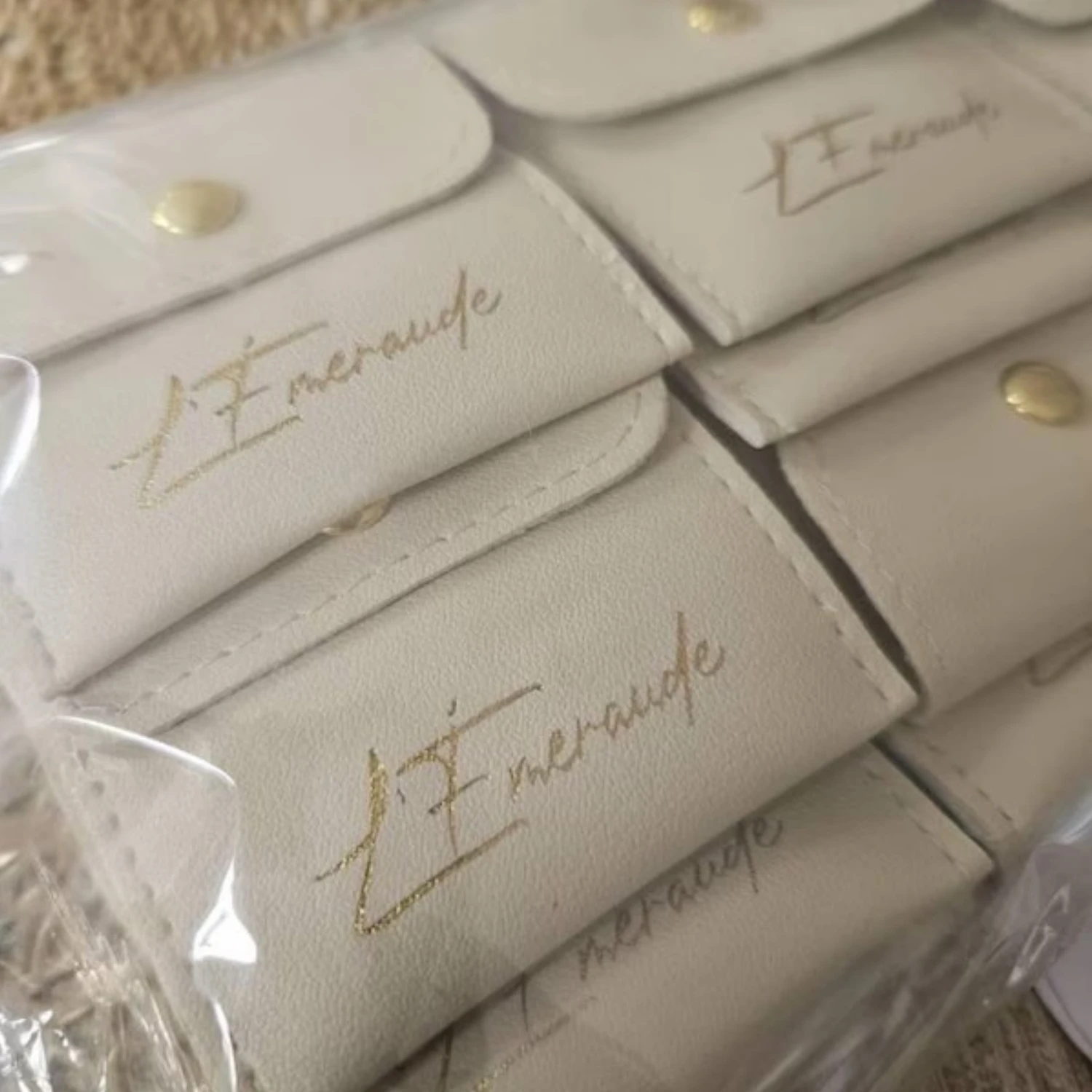 20 шт. коробка для упаковки ювелирных изделий и набор мешочек, коробки и мешочки для ювелирных изделий на заказ с логотипом оптом
20 шт. коробка для упаковки ювелирных изделий и набор мешочек, коробки и мешочки для ювелирных изделий на заказ с логотипом оптом