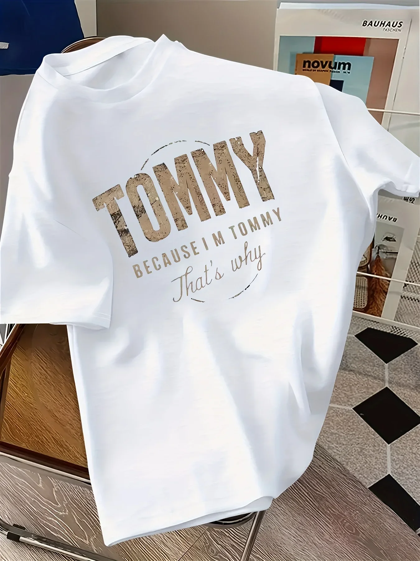Summer 2025 TOMMY English Print men's pure cotton short-sleeved T-shirt, high-end luxury brand Y2k streetwear top
Summer 2025 TOMMY English Print men's pure cotton short-sleeved T-shirt, high-end luxury brand Y2k streetwear top