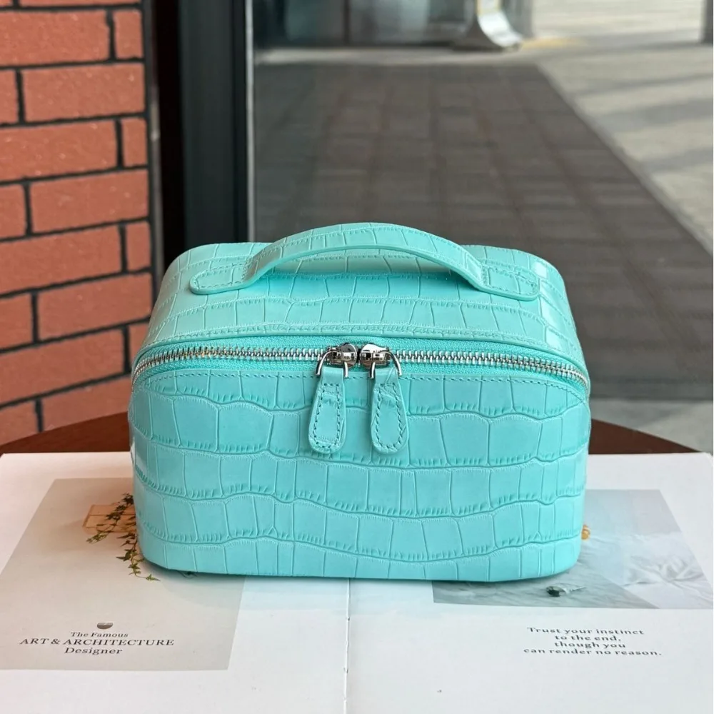 Leather Alligator Pattern Portable Cosmetic Bag Leisure Travel Wash Cosmetic Storage Texture Unique Fashion Simple Casual Daily
Leather Alligator Pattern Portable Cosmetic Bag Leisure Travel Wash Cosmetic Storage Texture Unique Fashion Simple Casual Daily