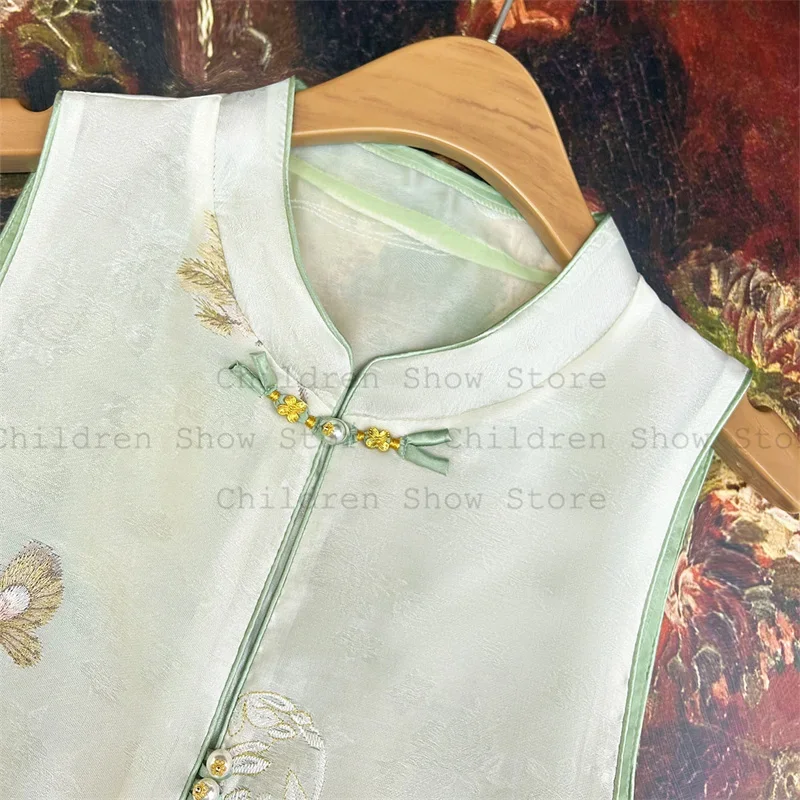 Chinese Style Sleeveless Top Female Loose Sleeveless Jacket Elegant Hanfu Qipao Shirt 2025 New Mesh Embroider Flower Vest
Chinese Style Sleeveless Top Female Loose Sleeveless Jacket Elegant Hanfu Qipao Shirt 2025 New Mesh Embroider Flower Vest