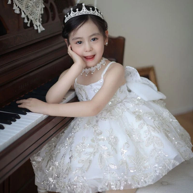 Girls' New Summer Lace Strap Floral Bow Trailing Princess Dress
Girls' New Summer Lace Strap Floral Bow Trailing Princess Dress