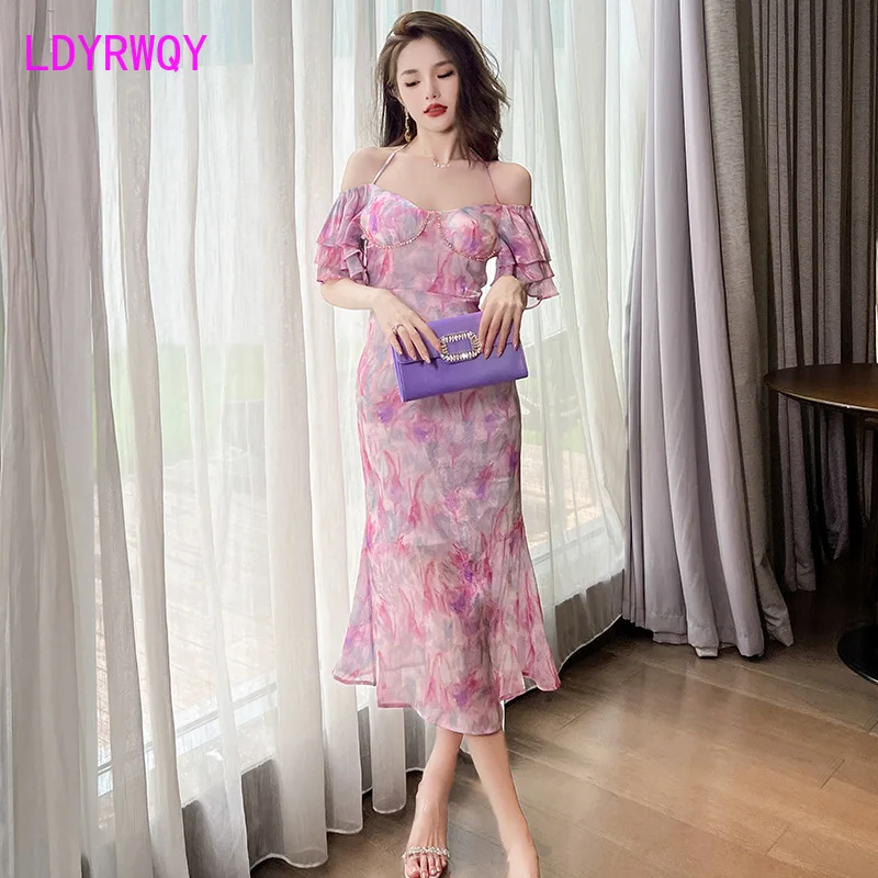Broken floral long dress 2023 summer new French one-neck ruffle sleeves cinched waist hip dress
Broken floral long dress 2023 summer new French one-neck ruffle sleeves cinched waist hip dress