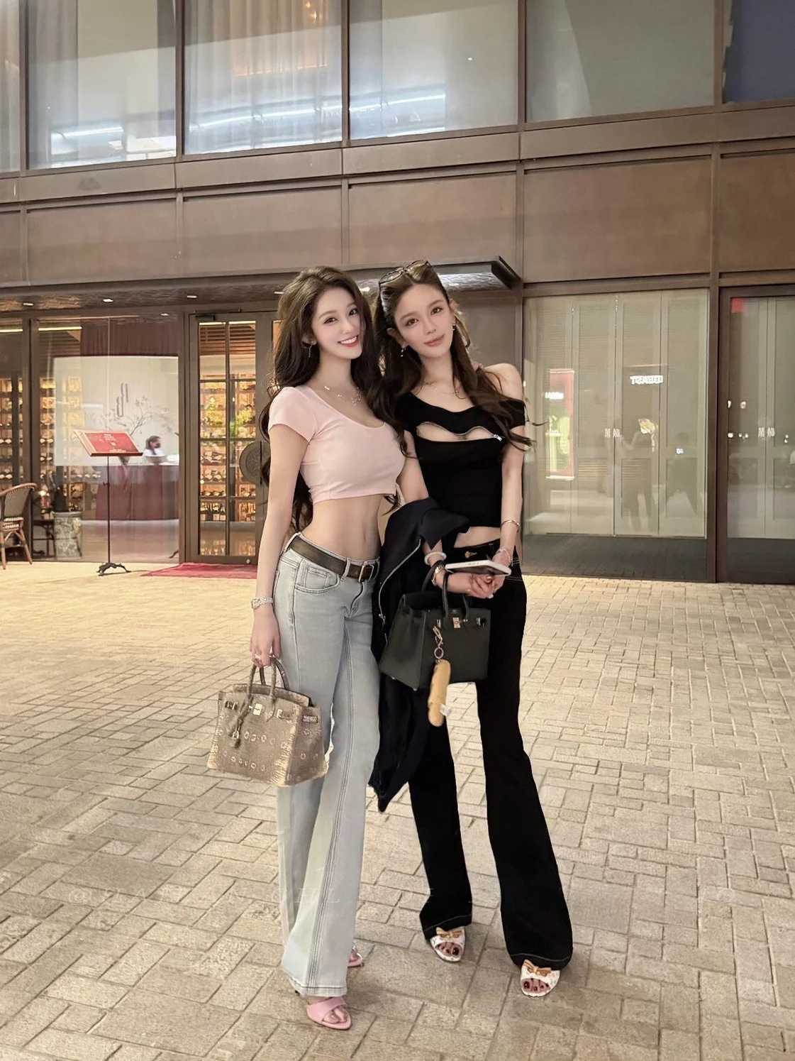Low Waist Slim Fit Jeans Women's High Waist Bell Bottoms Straight Leg Jeans Light Blue Color Visual Leg Lengthening Effect
Low Waist Slim Fit Jeans Women's High Waist Bell Bottoms Straight Leg Jeans Light Blue Color Visual Leg Lengthening Effect