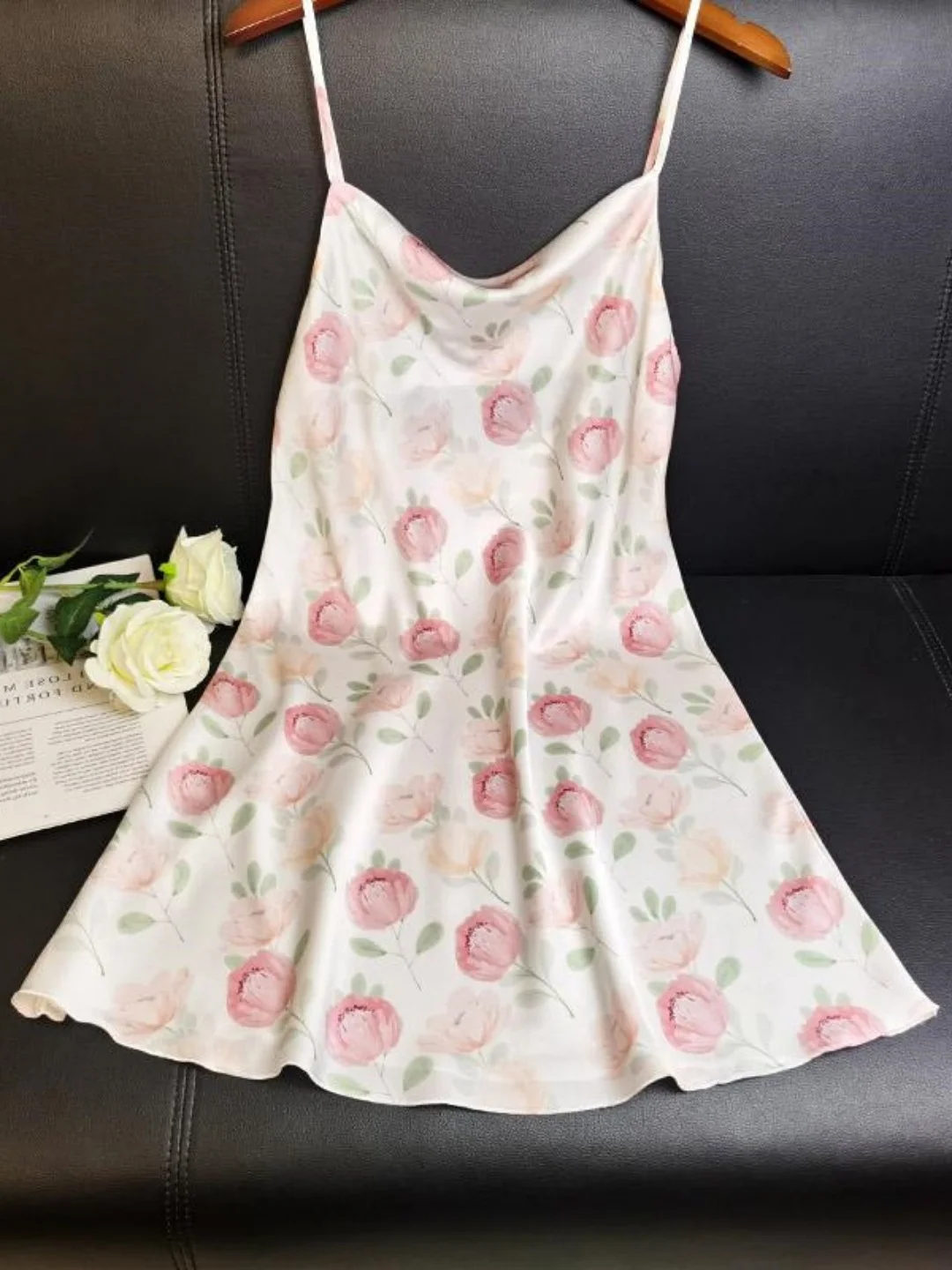 Summer Vintage Floral Ice Silk Strap Sleep Dress plus Size Ageless Sleeveless Women's Nightgown Comfortable Breathable Home Wear
Summer Vintage Floral Ice Silk Strap Sleep Dress plus Size Ageless Sleeveless Women's Nightgown Comfortable Breathable Home Wear