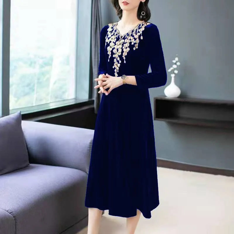 Women's Spring Autumn New V-Neck Pullover Gold Velvet Dress Vintage Fashion Elegant Nail Beads Splicing Long Sleeve A-line Skirt
Women's Spring Autumn New V-Neck Pullover Gold Velvet Dress Vintage Fashion Elegant Nail Beads Splicing Long Sleeve A-line Skirt