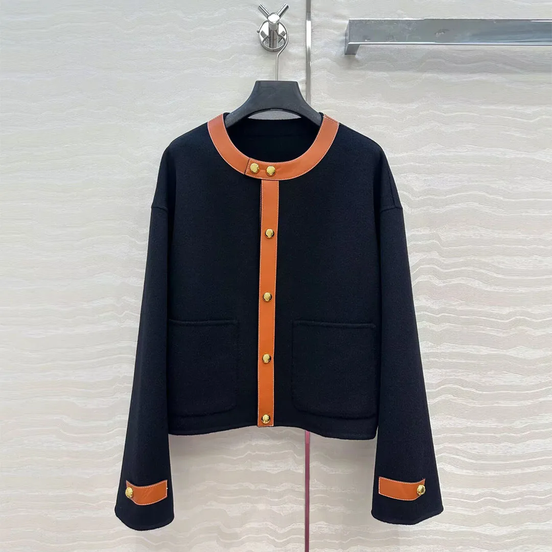 2025 New Winter Wool Cashmere Double-sided Woolen Coat Women Sheepskin Leather Patchwork Gold Buttons Vintage Short Jacket
2025 New Winter Wool Cashmere Double-sided Woolen Coat Women Sheepskin Leather Patchwork Gold Buttons Vintage Short Jacket