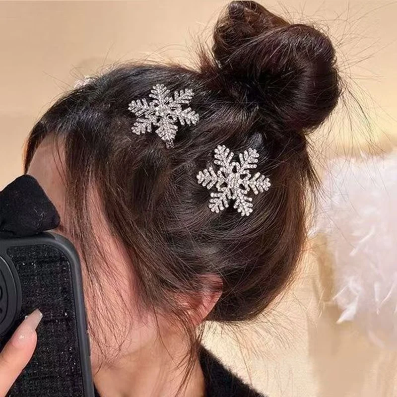 Sliver Color Snowflake Hair Clip Women Girls Sweet Bangs Side Clip Glitter Shiny Edge Hairpins Christmas Xms Headwear
Sliver Color Snowflake Hair Clip Women Girls Sweet Bangs Side Clip Glitter Shiny Edge Hairpins Christmas Xms Headwear