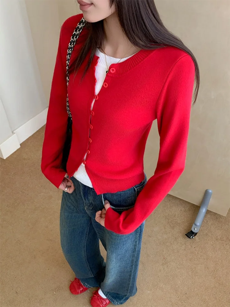 Unique Knitted Sweater Inner Wear Women's Red Fashionable Unique Base Layer Cardigan Spring 2026 New Style Small Top
Unique Knitted Sweater Inner Wear Women's Red Fashionable Unique Base Layer Cardigan Spring 2026 New Style Small Top