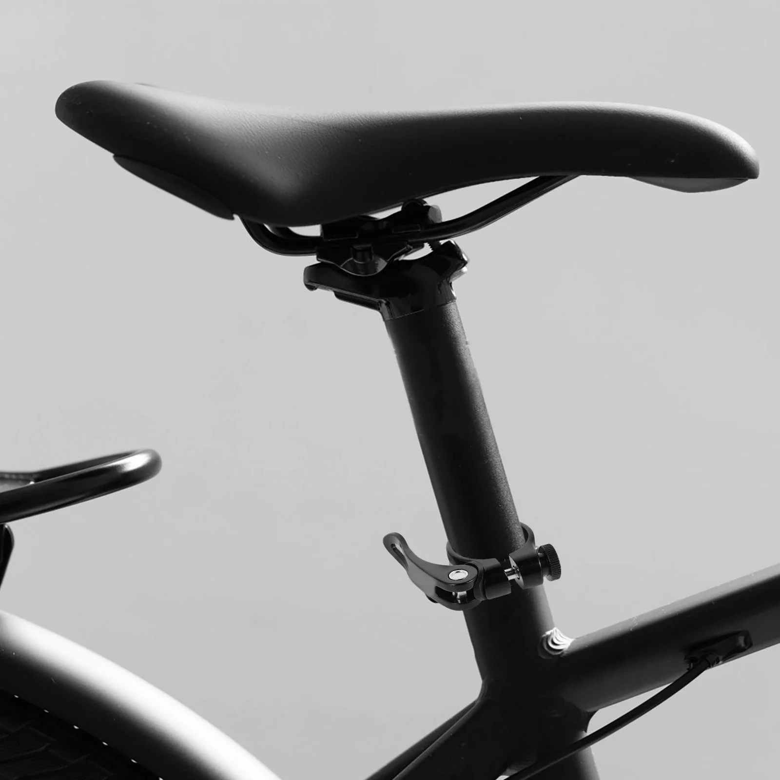 Seat Post Clamp Quick Release Bicycle Saddle Holder Aluminum Alloy Fast Secure Fit for Off-Road Cycling Tool-Free Adjustment
Seat Post Clamp Quick Release Bicycle Saddle Holder Aluminum Alloy Fast Secure Fit for Off-Road Cycling Tool-Free Adjustment