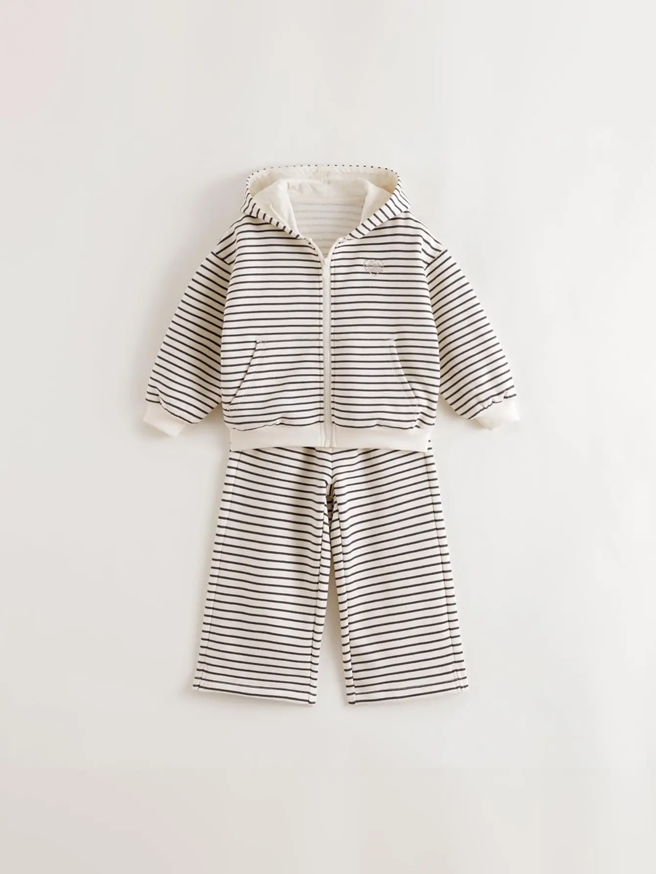 MARC & JANIE 2 Pieces Kids Girl Leisure Preppy Comfortable Easy Stripe Set Sweatshirts Jacket and Sweatpants Suit 551535
MARC & JANIE 2 Pieces Kids Girl Leisure Preppy Comfortable Easy Stripe Set Sweatshirts Jacket and Sweatpants Suit 551535