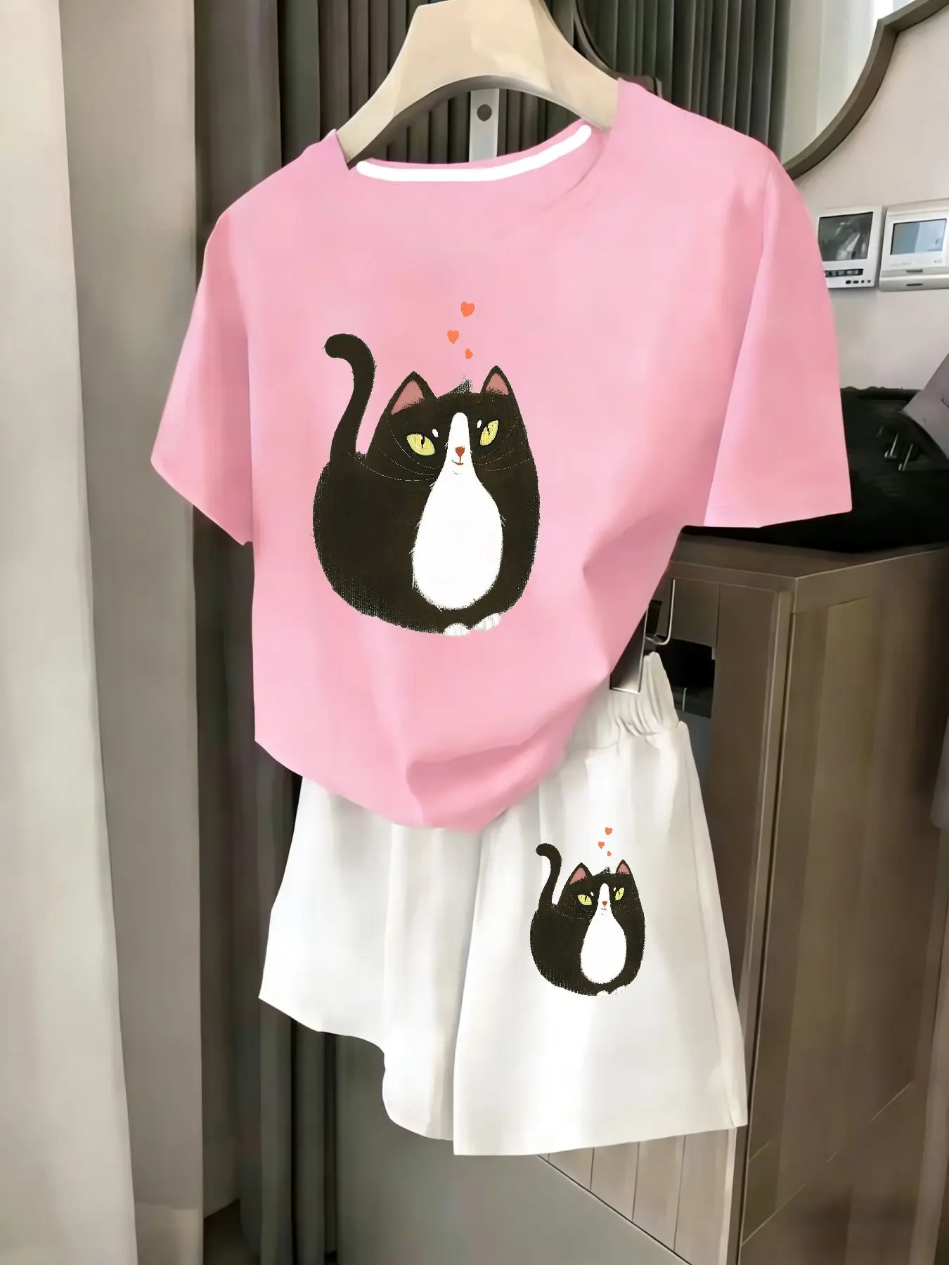 Ladies 2-Piece Set Summer Beach Vacation Casual round Neck Short Sleeve Random Print T-Shirt Elastic Waist Shorts Suit Comfortab
Ladies 2-Piece Set Summer Beach Vacation Casual round Neck Short Sleeve Random Print T-Shirt Elastic Waist Shorts Suit Comfortab