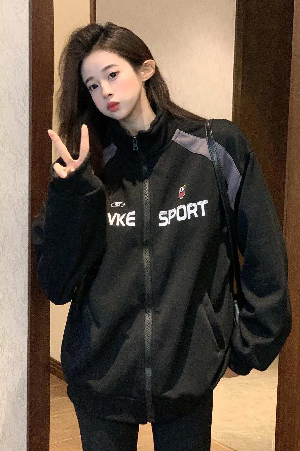 2024 New Autumn and Winter High-end Advanced Designed Thickened Velvet Cardigan Jacket with Stylish Stand Collar Warm Top
2024 New Autumn and Winter High-end Advanced Designed Thickened Velvet Cardigan Jacket with Stylish Stand Collar Warm Top