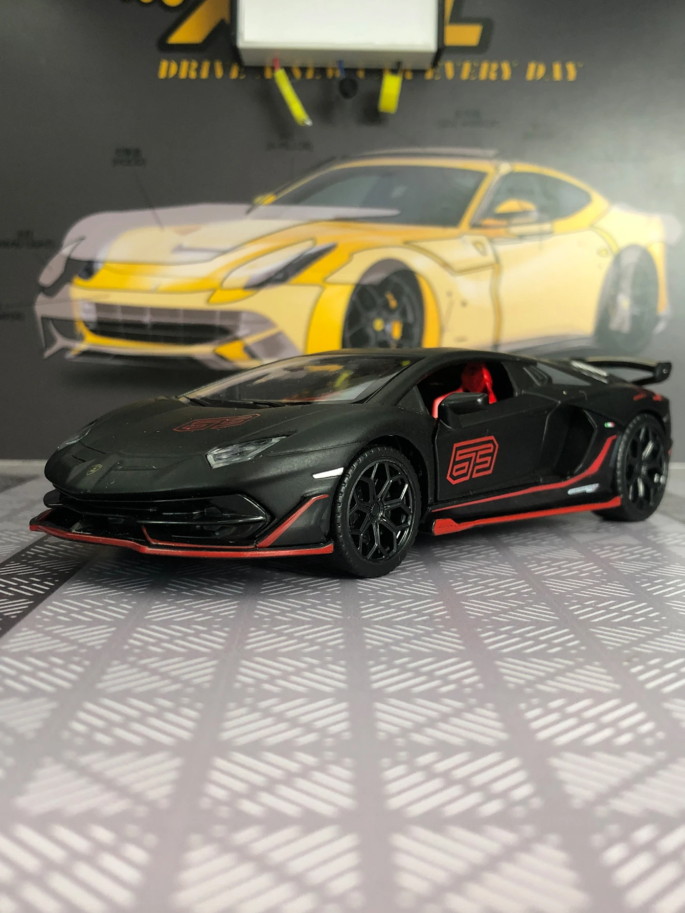 Модель автомобиля Lamborghini Aventador SVJ 63 из цинкового сплава, масштаб 1:32, статическая модель, металлический коллекционный подарок, сувенир.
Модель автомобиля Lamborghini Aventador SVJ 63 из цинкового сплава, масштаб 1:32, статическая модель, металлический коллекционный подарок, сувенир.