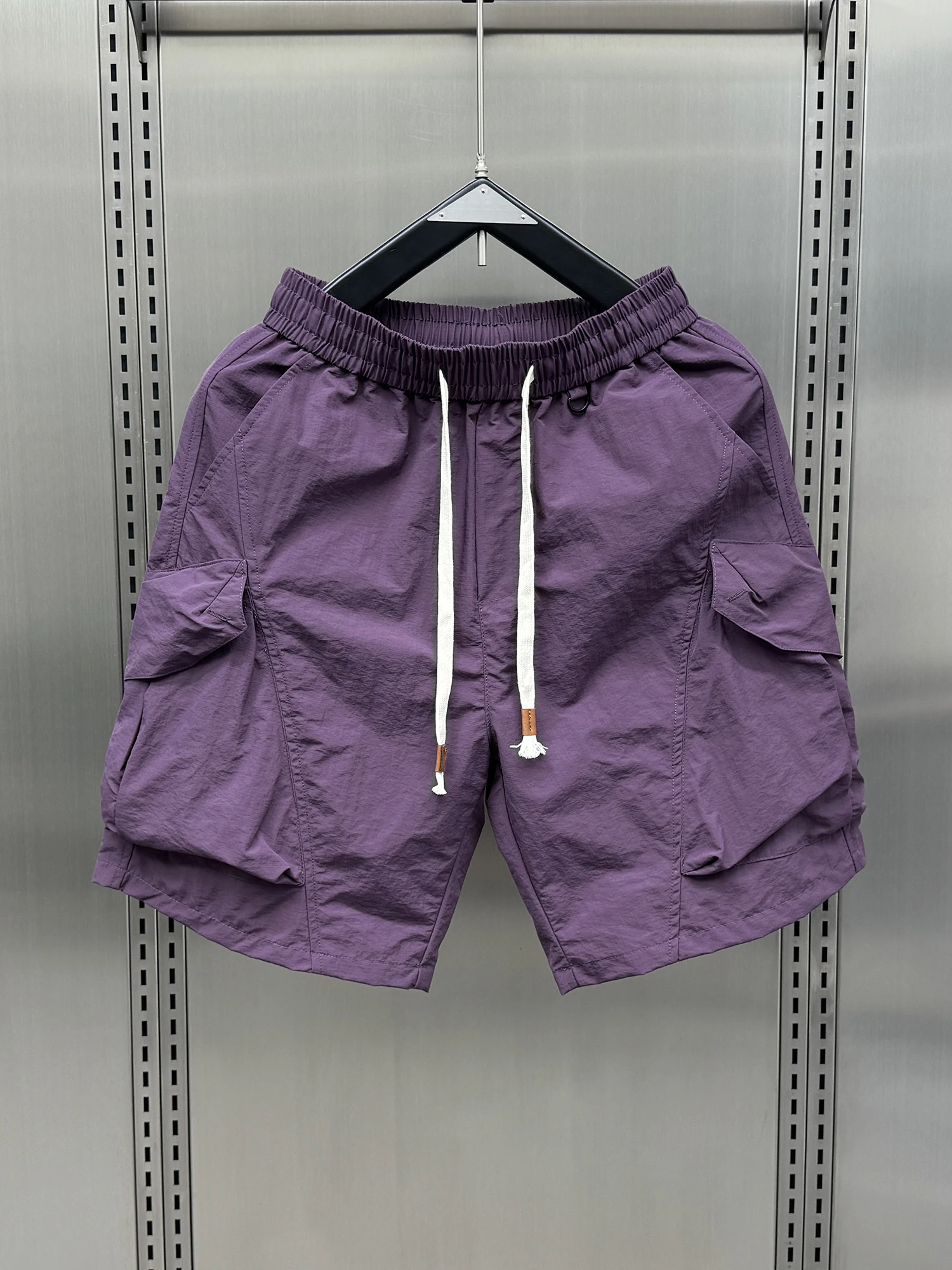 Мужские модные летние шорты свободного кроя из тонкого ледяного шелка с быстрым высыханием, карго-шорты с большими карманами, молодежные, энергичные, в стиле рабочей одежды
Мужские модные летние шорты свободного кроя из тонкого ледяного шелка с быстрым высыханием, карго-шорты с большими карманами, молодежные, энергичные, в стиле рабочей одежды