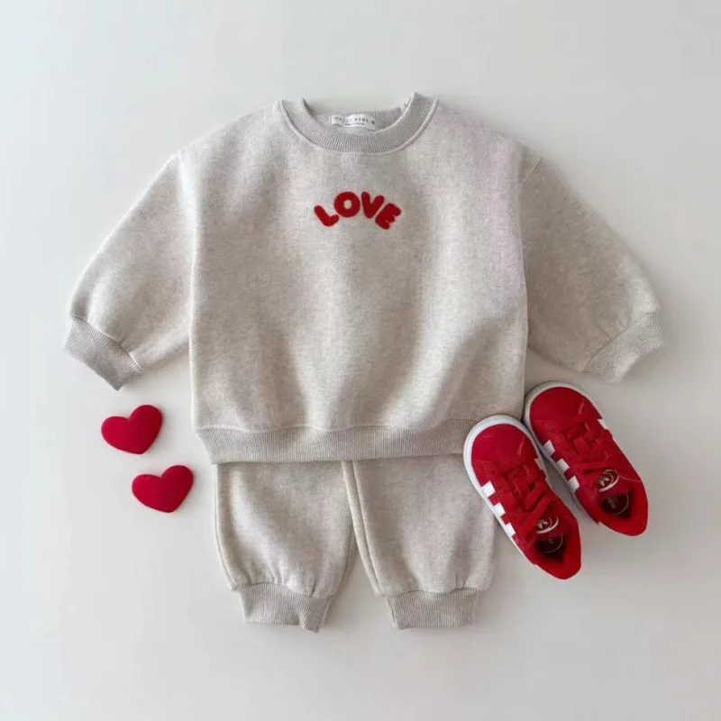 INS 2Pcs Children's Clothes Set Outfits for Girls Boys Clothing Cute Baby Kids Long Sleeve Letter Sweatshirt Trousers Suit 
INS 2Pcs Children's Clothes Set Outfits for Girls Boys Clothing Cute Baby Kids Long Sleeve Letter Sweatshirt Trousers Suit