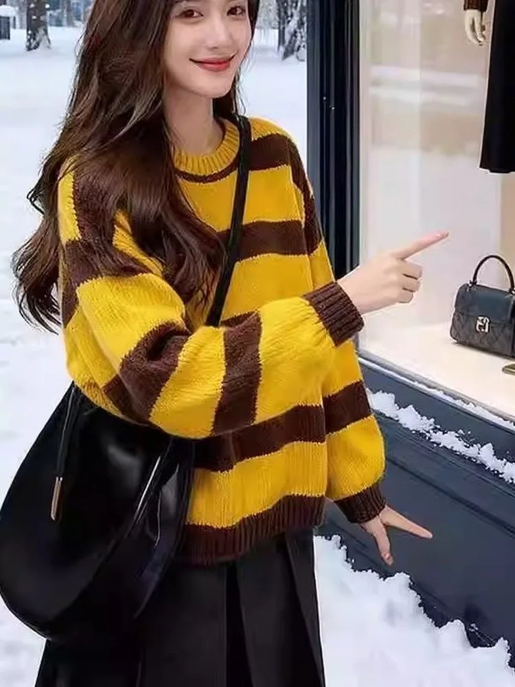 Корейский полосатый свитер с цветовыми блоками для женщин, свободный крой, в стиле lazy style, весна-осень, новинка, с круглым вырезом, вязаный, для ношения как под верхнюю одежду, так и самостоятельно, топ.
Корейский полосатый свитер с цветовыми блоками для женщин, свободный крой, в стиле lazy style, весна-осень, новинка, с круглым вырезом, вязаный, для ношения как под верхнюю одежду, так и самостоятельно, топ.