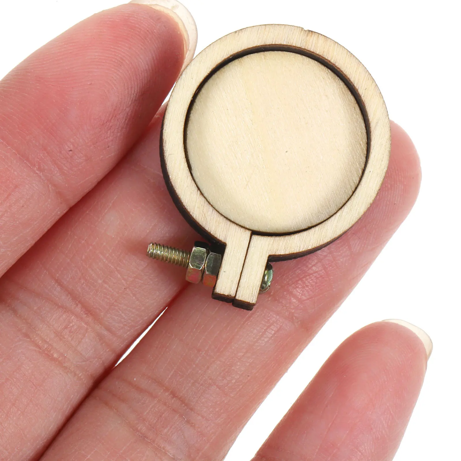 18Pcs Round Wood Mini Embroidery Hoop Pendant Sewing Frame Small 2.5cm for Jewelry Craft DIY Embroidery Display Frame
18Pcs Round Wood Mini Embroidery Hoop Pendant Sewing Frame Small 2.5cm for Jewelry Craft DIY Embroidery Display Frame