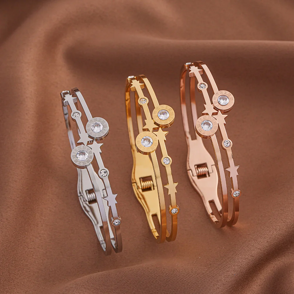 Luxury women's bracelet: symmetrical star design - diamond embellishment, high-quality waterproof, wedding party accessories
Luxury women's bracelet: symmetrical star design - diamond embellishment, high-quality waterproof, wedding party accessories
