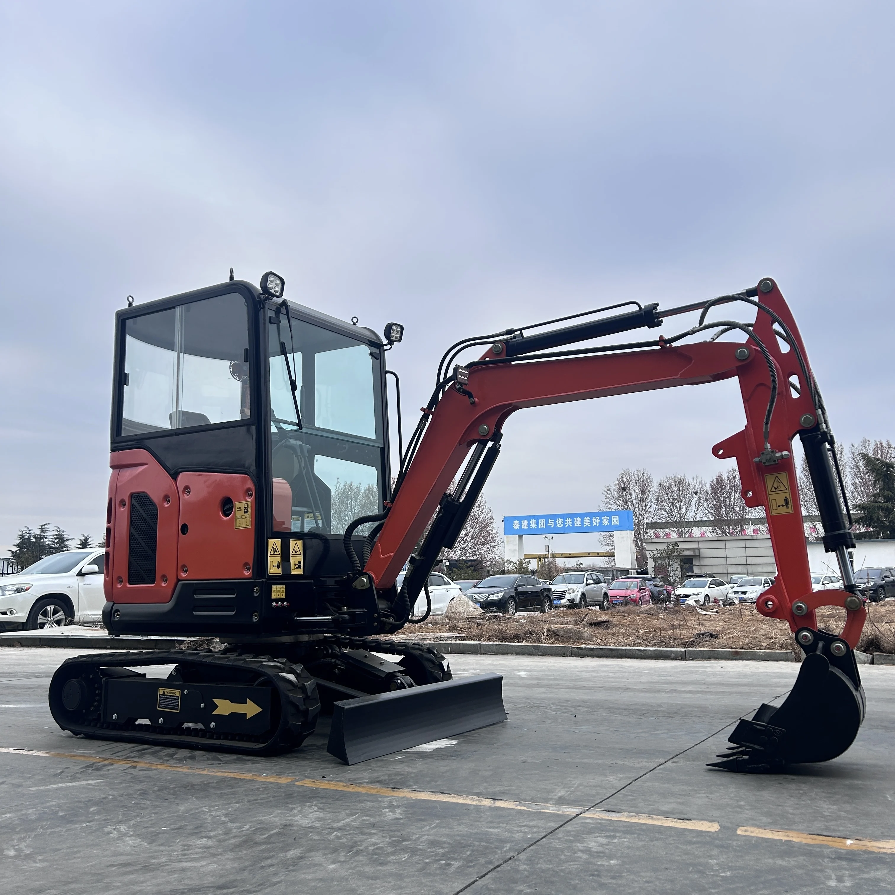 Мини-экскаватор 2 тонны 2,5 тонны гидравлический фермерский сельскохозяйственный передний мини-экскаватор гусеничный экскаватор
Мини-экскаватор 2 тонны 2,5 тонны гидравлический фермерский сельскохозяйственный передний мини-экскаватор гусеничный экскаватор