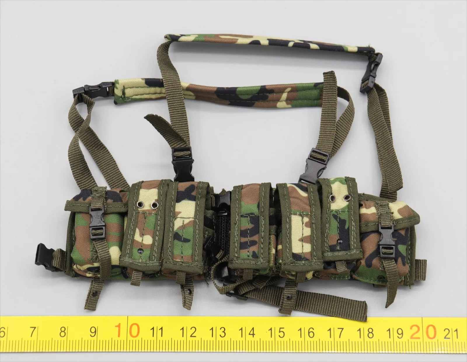 UD9046A 1/6 Soldier Chest Hanging Model for12'' Delta Reconnaissance Operation
UD9046A 1/6 Soldier Chest Hanging Model for12'' Delta Reconnaissance Operation