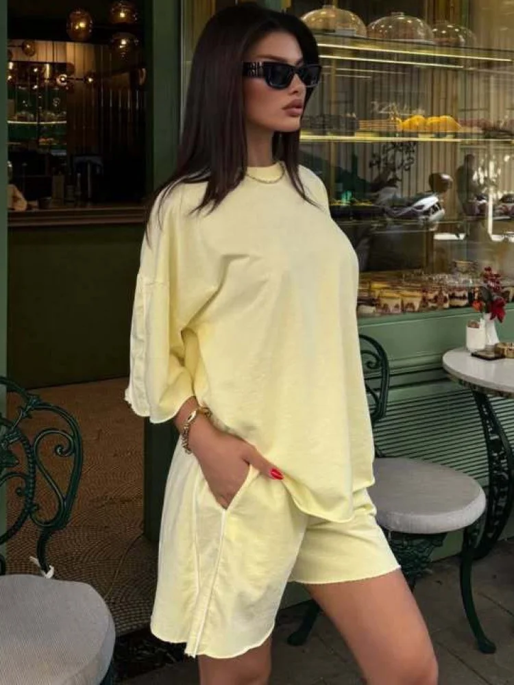 Loose Women's Spor ort-Sve round Ne T-irt Set Pure Color Comfortable Elastic Waist orts 2-Piece Set Casual Wear
Loose Women's Spor ort-Sve round Ne T-irt Set Pure Color Comfortable Elastic Waist orts 2-Piece Set Casual Wear