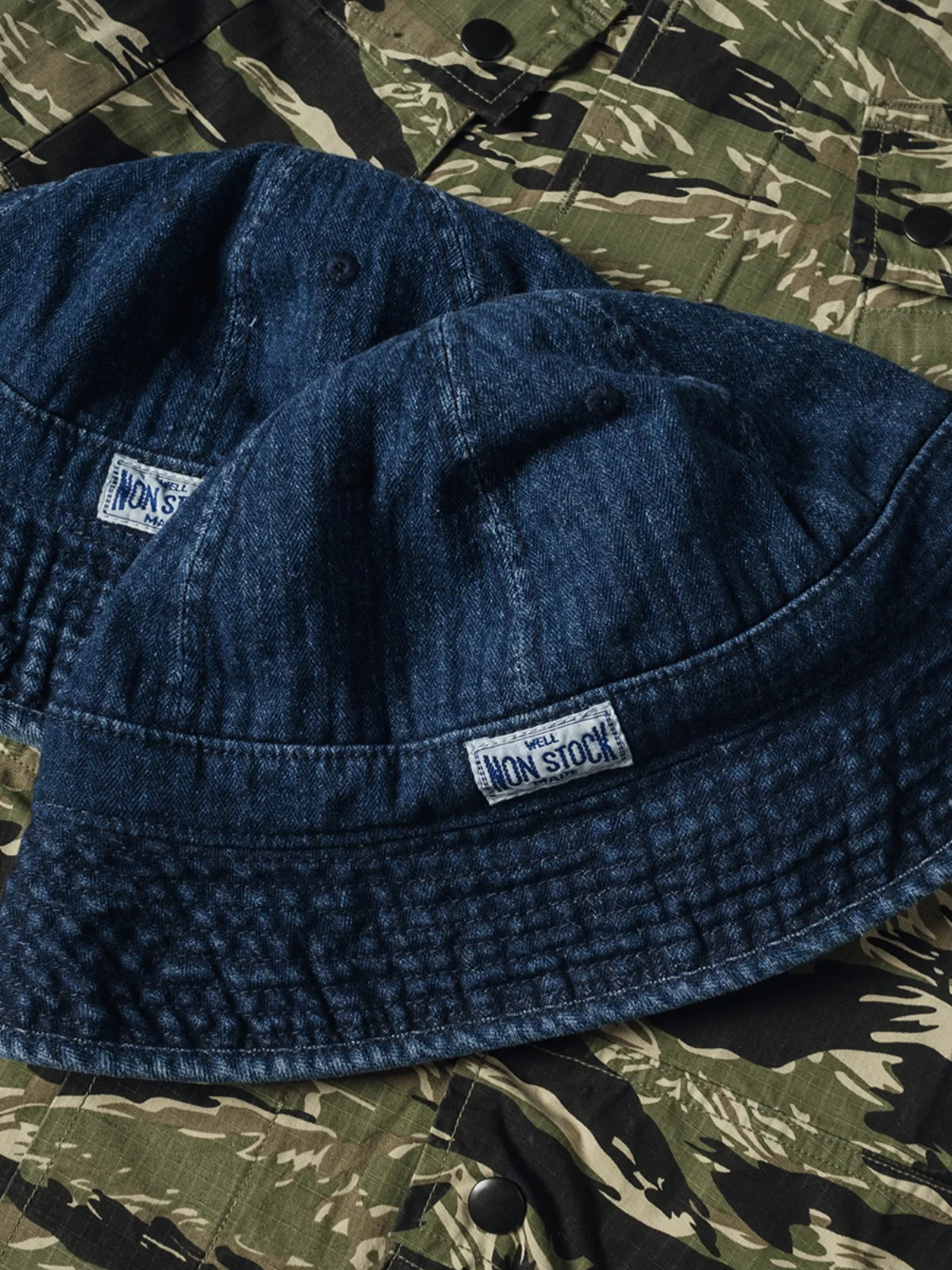 Washed Denim Fishbone Pattern HBT Fisherman Cap Flat Brim Blue round Top Fishing Basin Hat Unisex Travel All Seasons Youth
Washed Denim Fishbone Pattern HBT Fisherman Cap Flat Brim Blue round Top Fishing Basin Hat Unisex Travel All Seasons Youth
