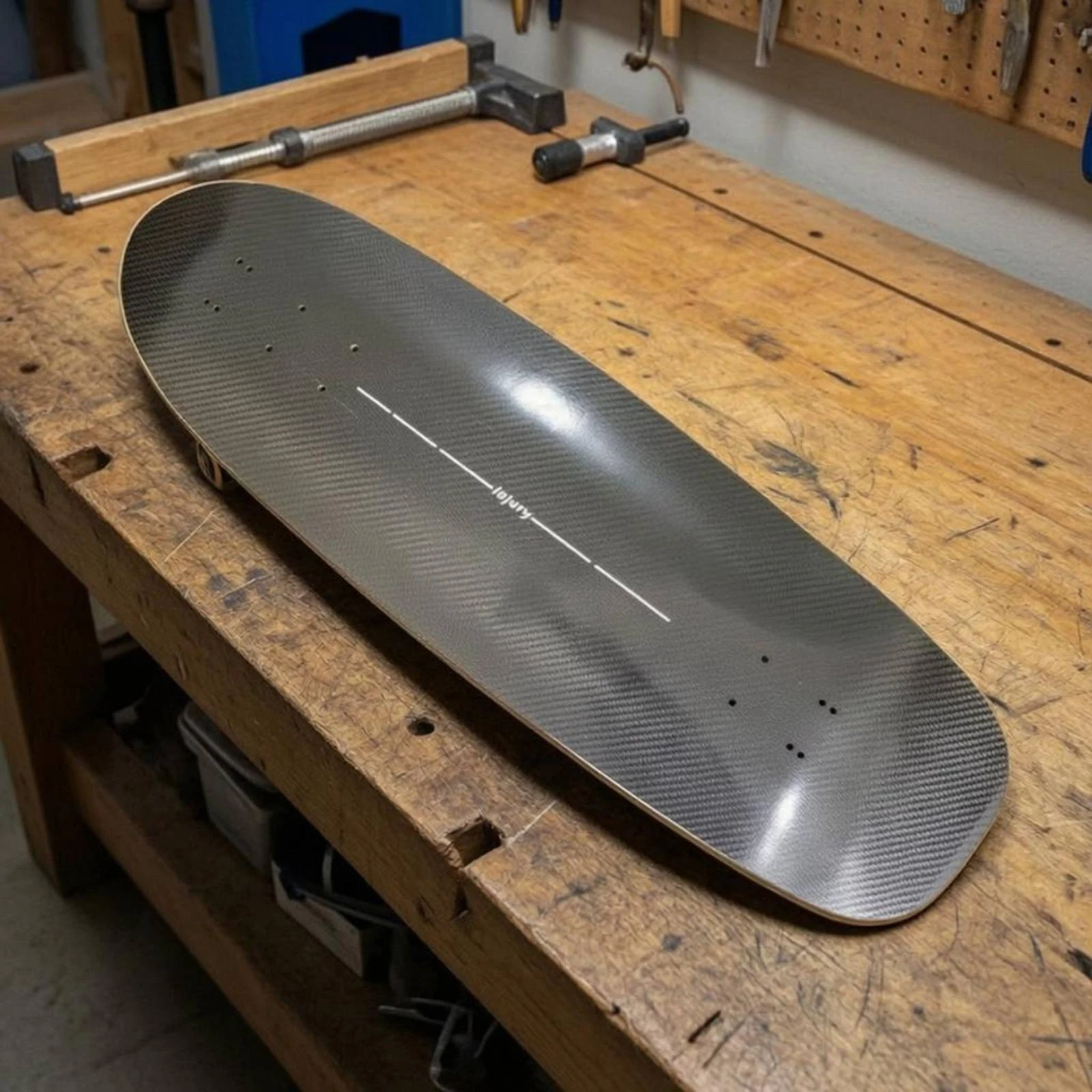 Land Surfboard Deck No Grip Tape Carbon Fiber Deck 7-Layer Maple Board Portable Wheeled Sport Gear for Parking Lot
Land Surfboard Deck No Grip Tape Carbon Fiber Deck 7-Layer Maple Board Portable Wheeled Sport Gear for Parking Lot