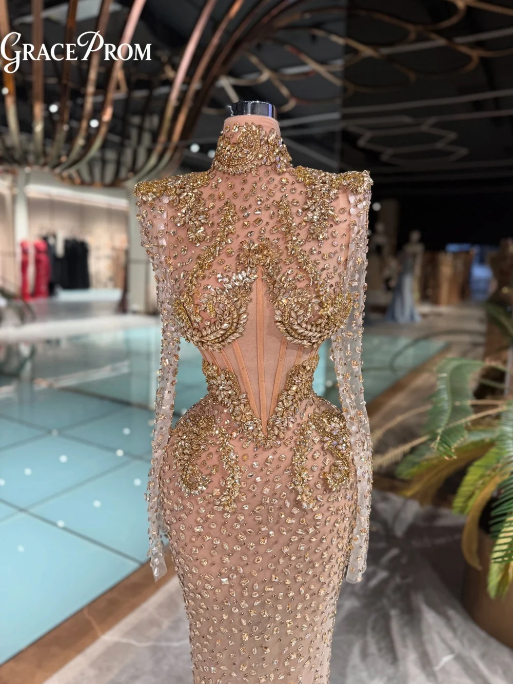 Elegant Nude Gold Crystal Evening Gown Regal High Neck Sheer Long Sleeve Mermaid Formal Party Dress Wedding Guests فساتين سهرة
Elegant Nude Gold Crystal Evening Gown Regal High Neck Sheer Long Sleeve Mermaid Formal Party Dress Wedding Guests فساتين سهرة