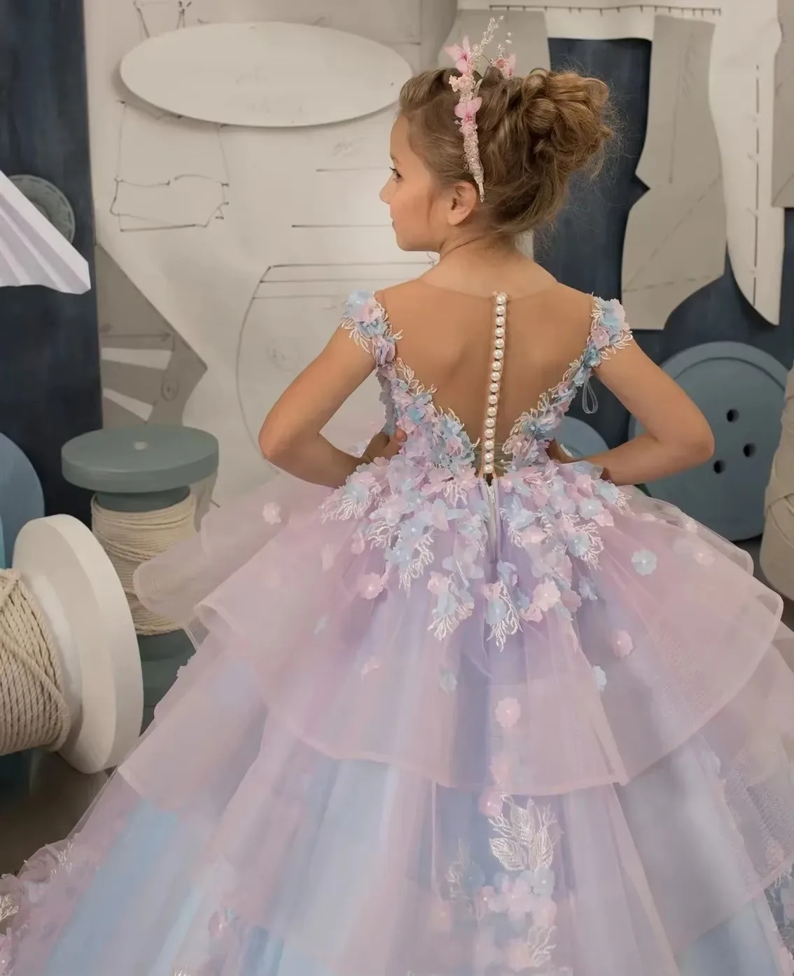 Customized Gorgeous Flower Girl Dresses Floral Appliques Layered Kids Bridesmaid Tulle Floor Length First Communion Ball Gown
Customized Gorgeous Flower Girl Dresses Floral Appliques Layered Kids Bridesmaid Tulle Floor Length First Communion Ball Gown