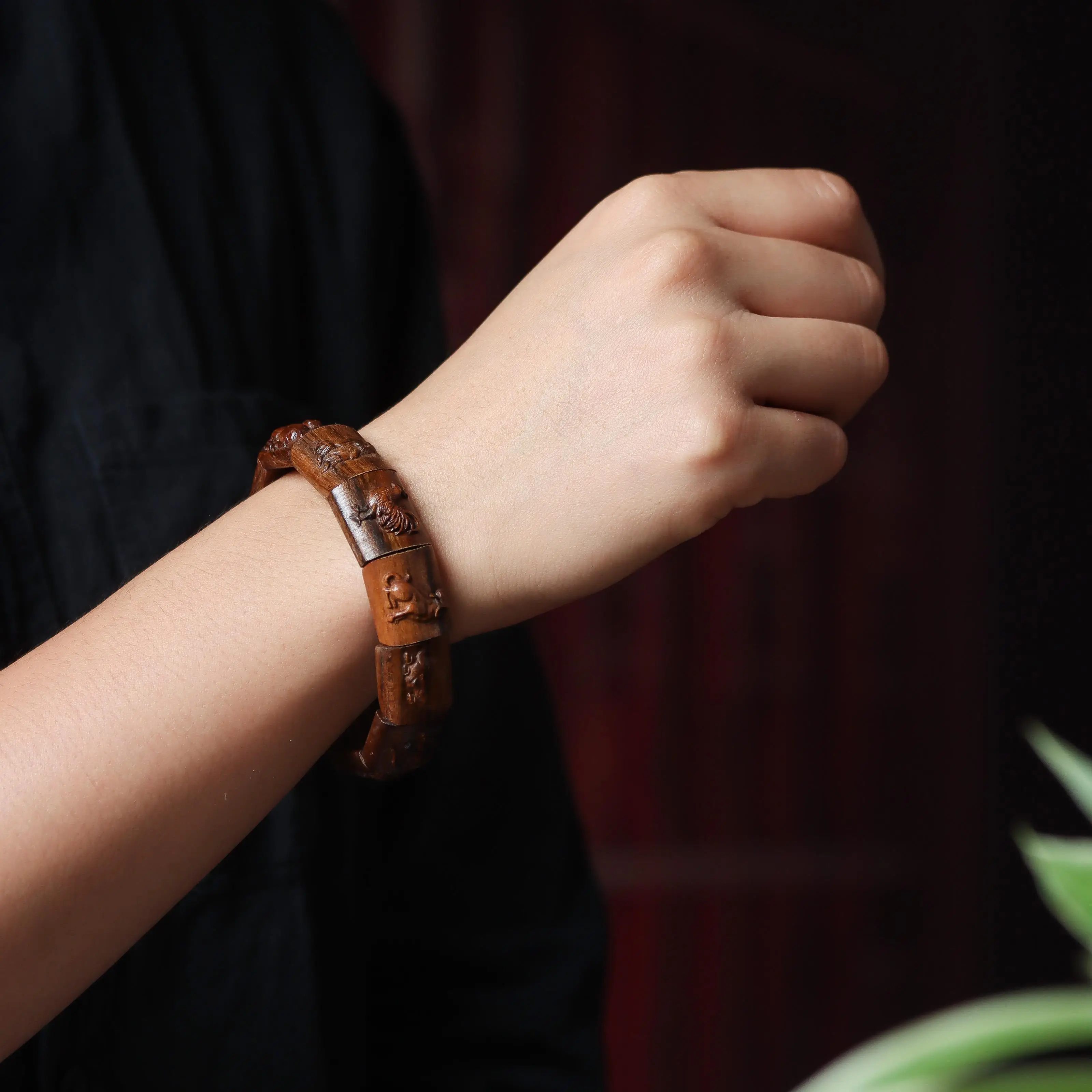 Wood Zodiac Bracelets Bracelet Wooden Highest-Ranking Imperial Concubine Ethnic Style Carving Ring Hand Pieces
Wood Zodiac Bracelets Bracelet Wooden Highest-Ranking Imperial Concubine Ethnic Style Carving Ring Hand Pieces