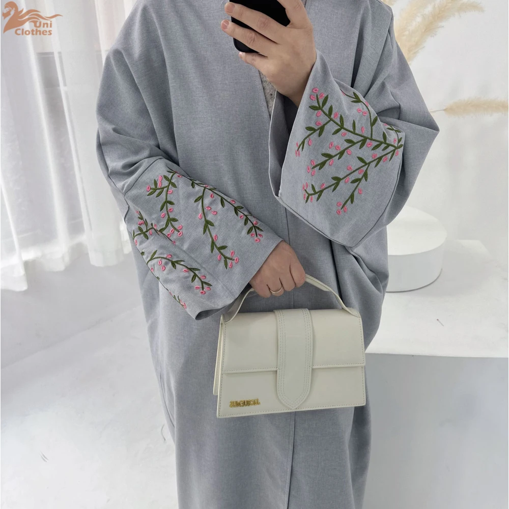 2025 New Flower Embroidery Open Abaya Dubai Muslim Women Coat Türkiye Elegant Cardigan Gown Arabic Modest Dress Islam Clothing
2025 New Flower Embroidery Open Abaya Dubai Muslim Women Coat Türkiye Elegant Cardigan Gown Arabic Modest Dress Islam Clothing